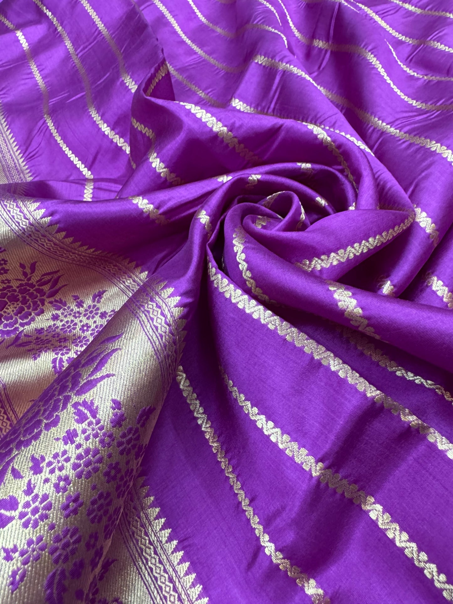 Pure Banarasi Dupion Silk Kadhwa Buta Saree