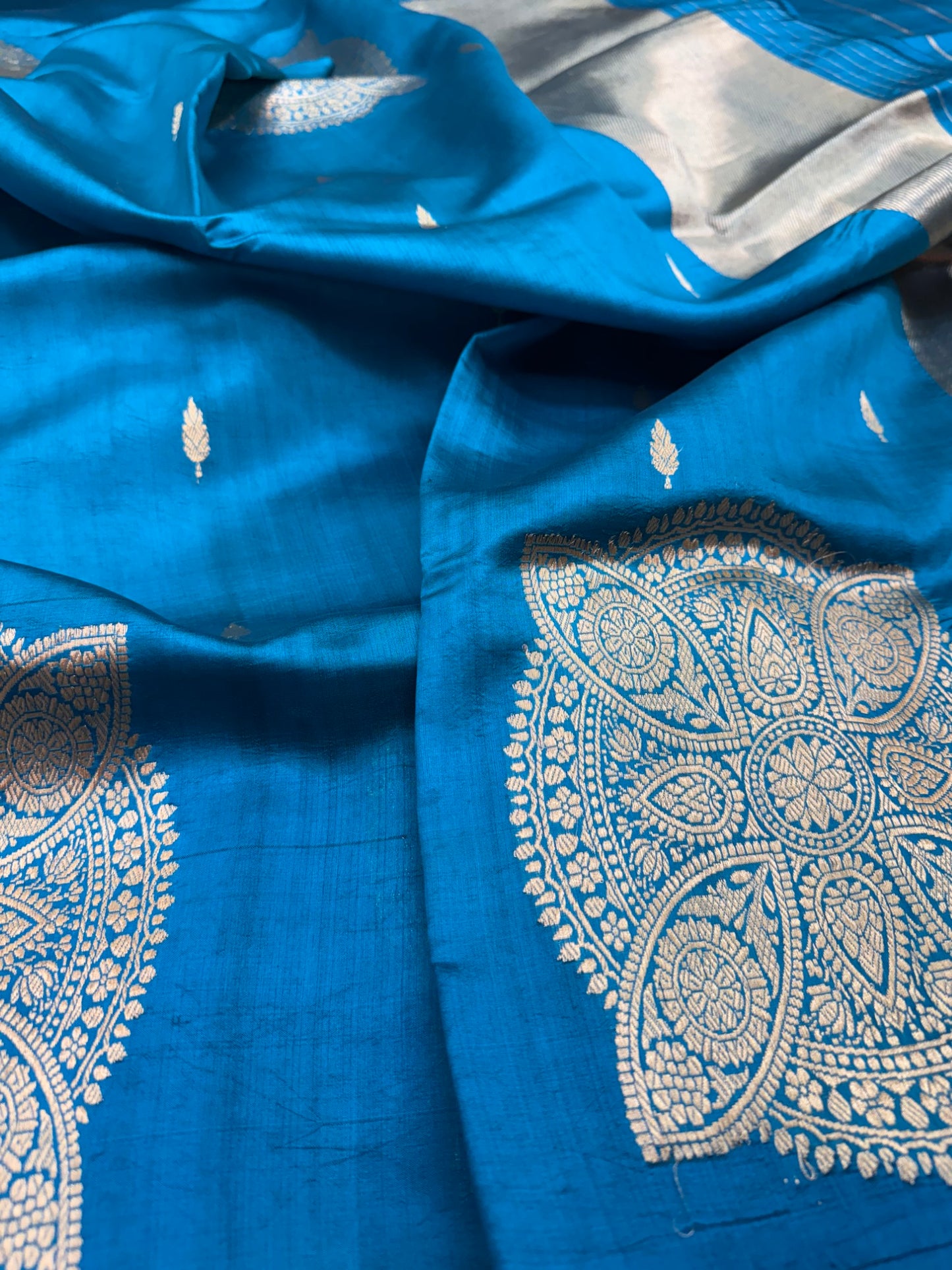 Pure Banarasi Dupion Silk Kadhwa Buta Circle Border Saree