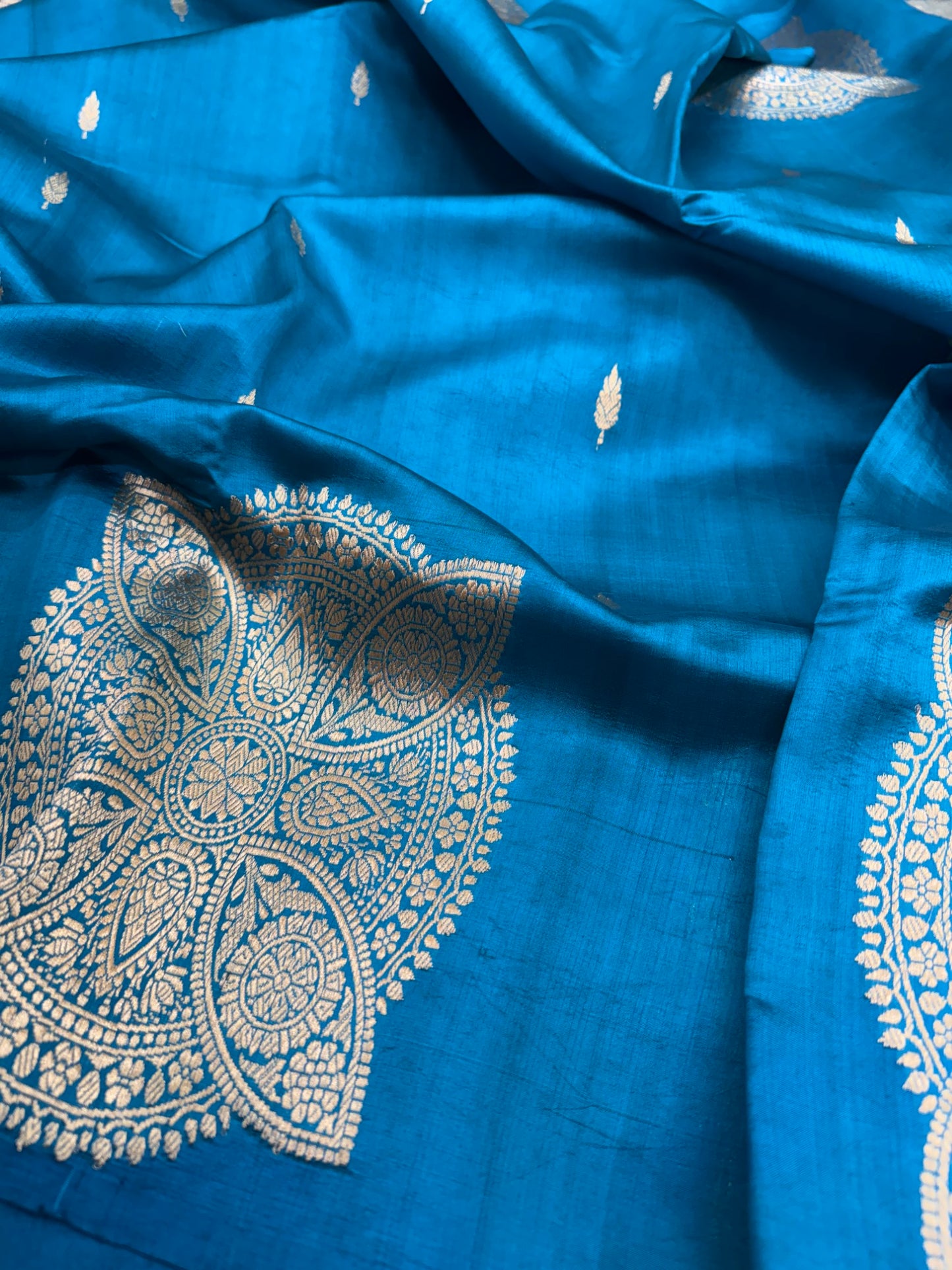 Pure Banarasi Dupion Silk Kadhwa Buta Circle Border Saree