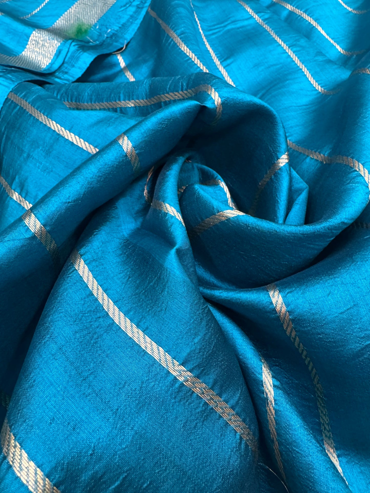 Pure Banarasi Dupion Silk Kadhwa Buta Circle Border Saree