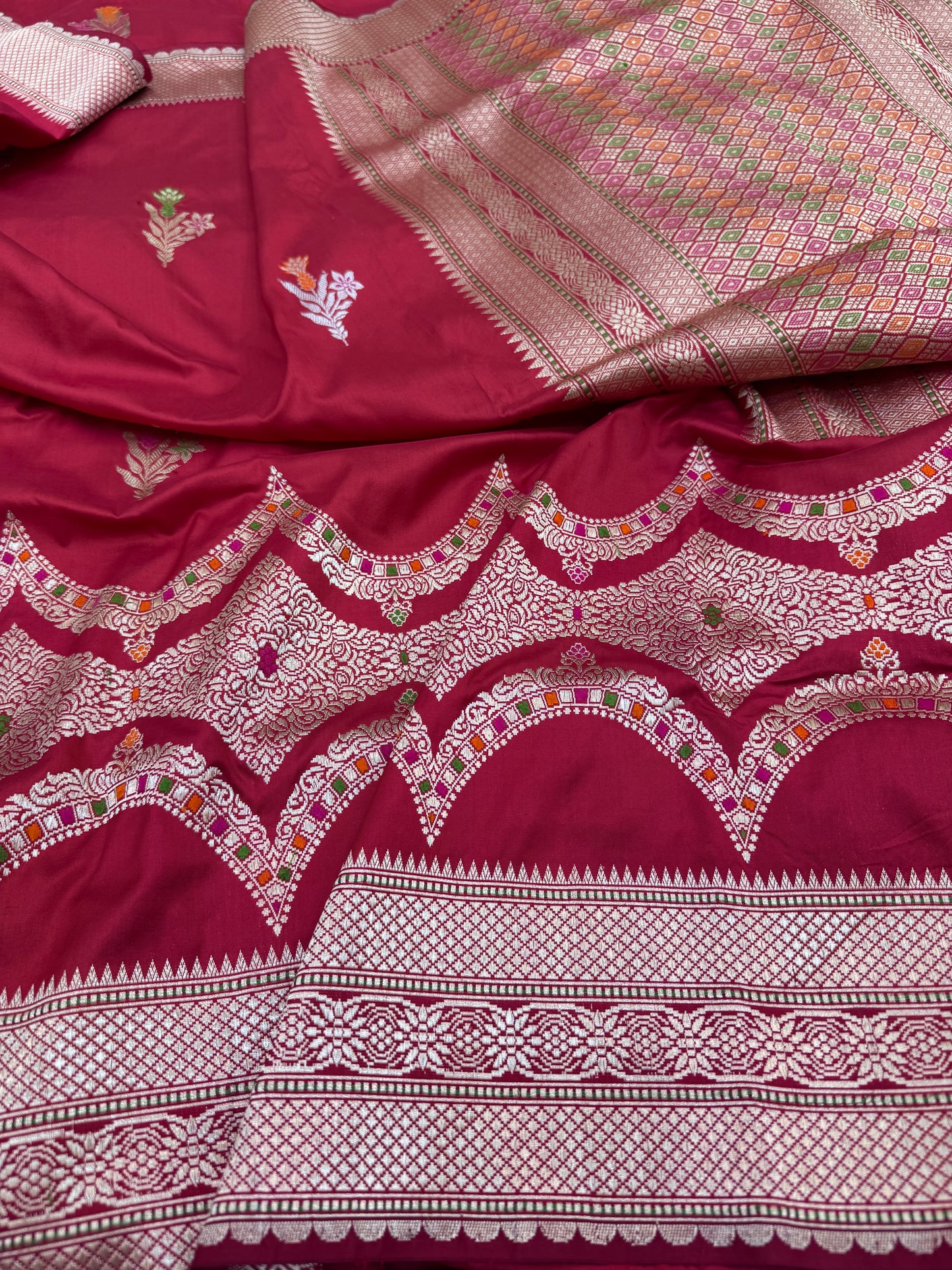 Pure Banarasi Katan Silk Kadhwa Buta Scallop Border Saree