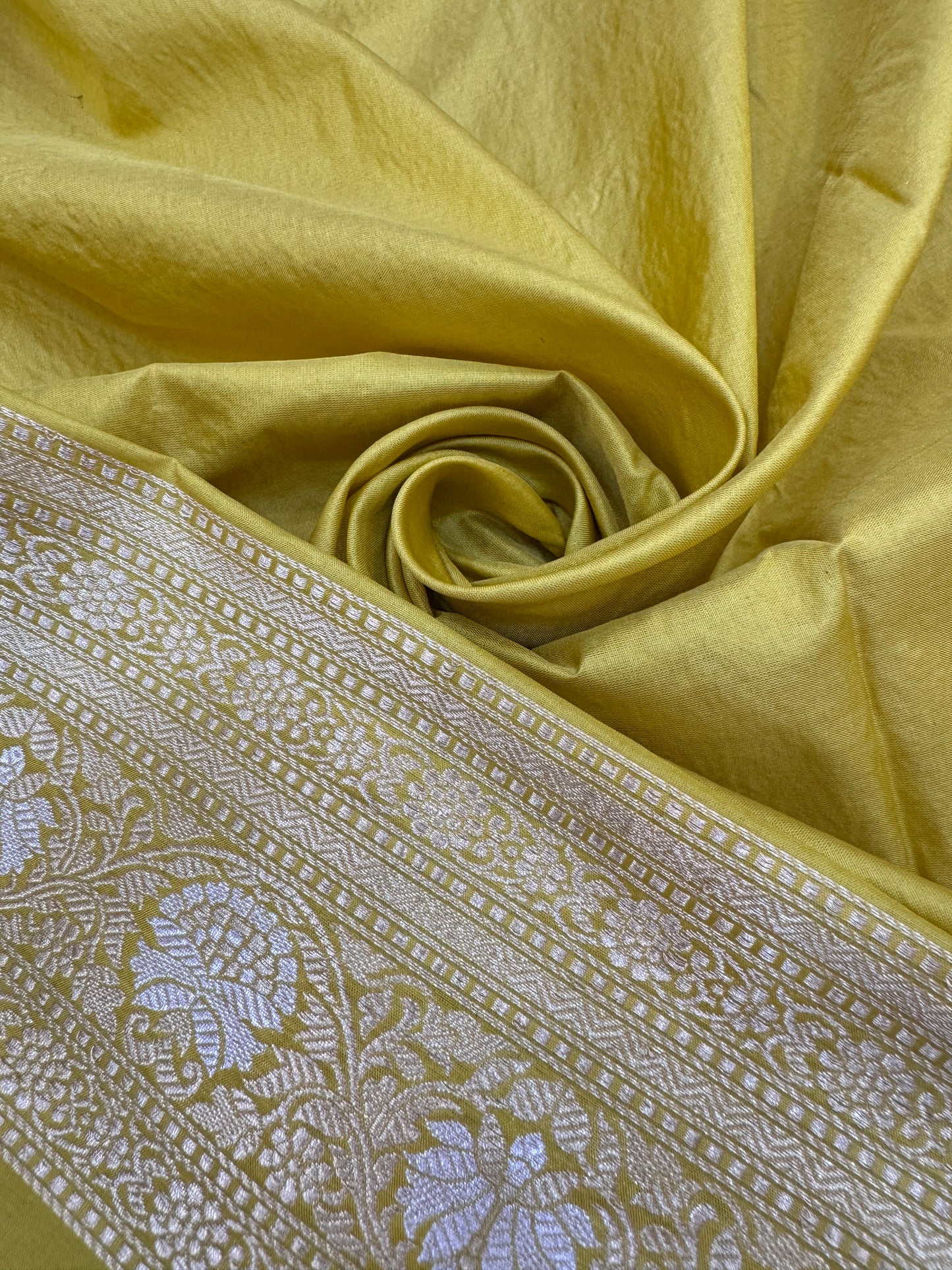 Pure Banarasi Katan Silk Sona Mina Jaal Saree