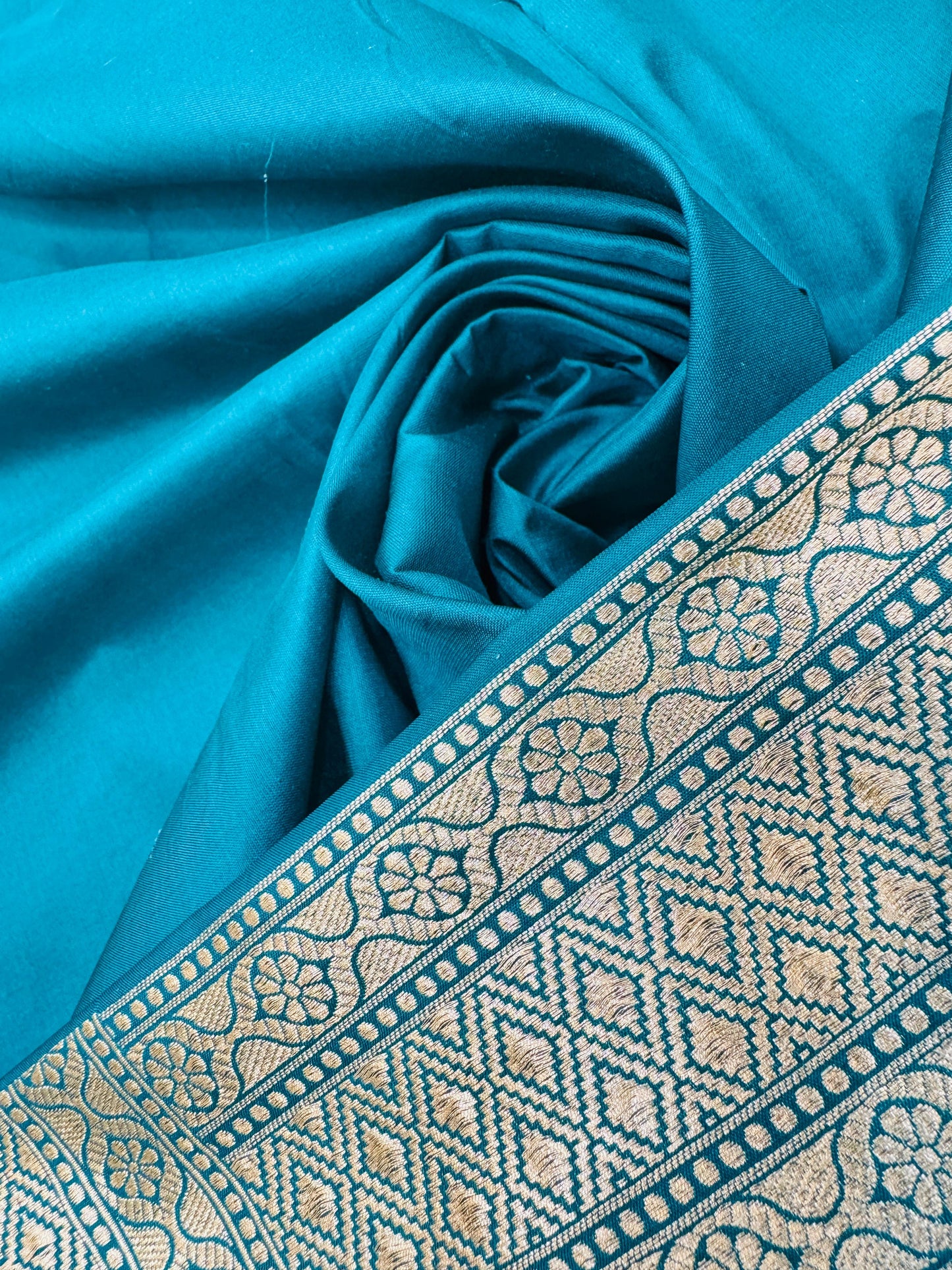 Pure Banarasi Katan Silk Mina Jaal Saree