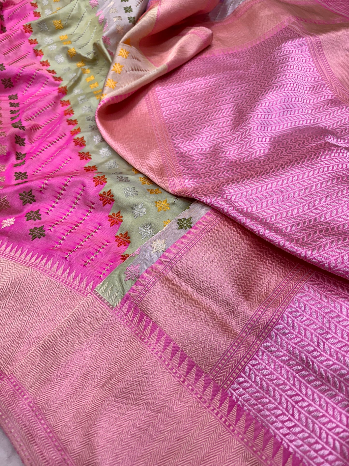 Pure Banarasi Katan Silk Kadhwa Rangkaat Saree