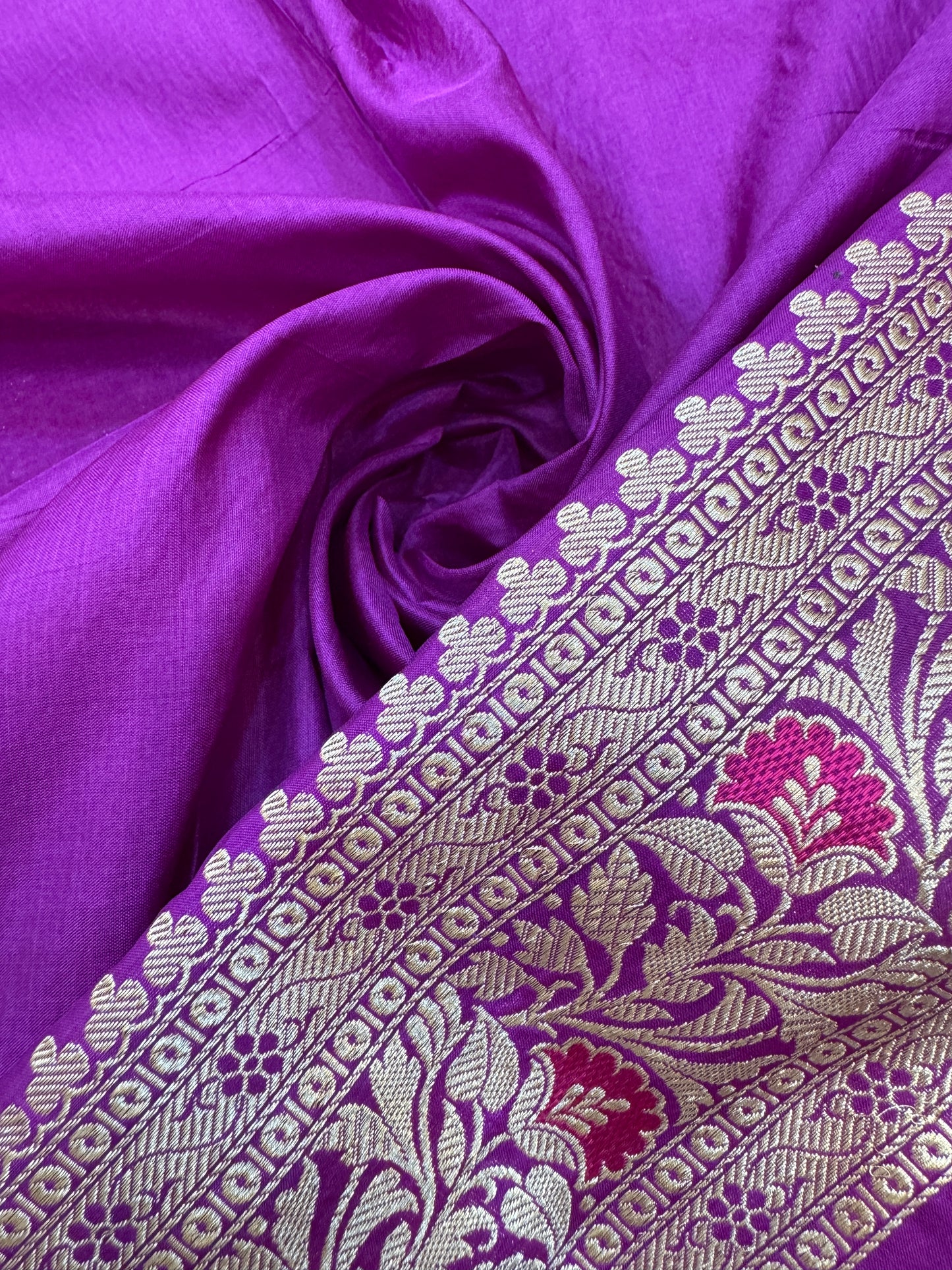 Pure Banarasi Katan Silk Meena Jaal Saree