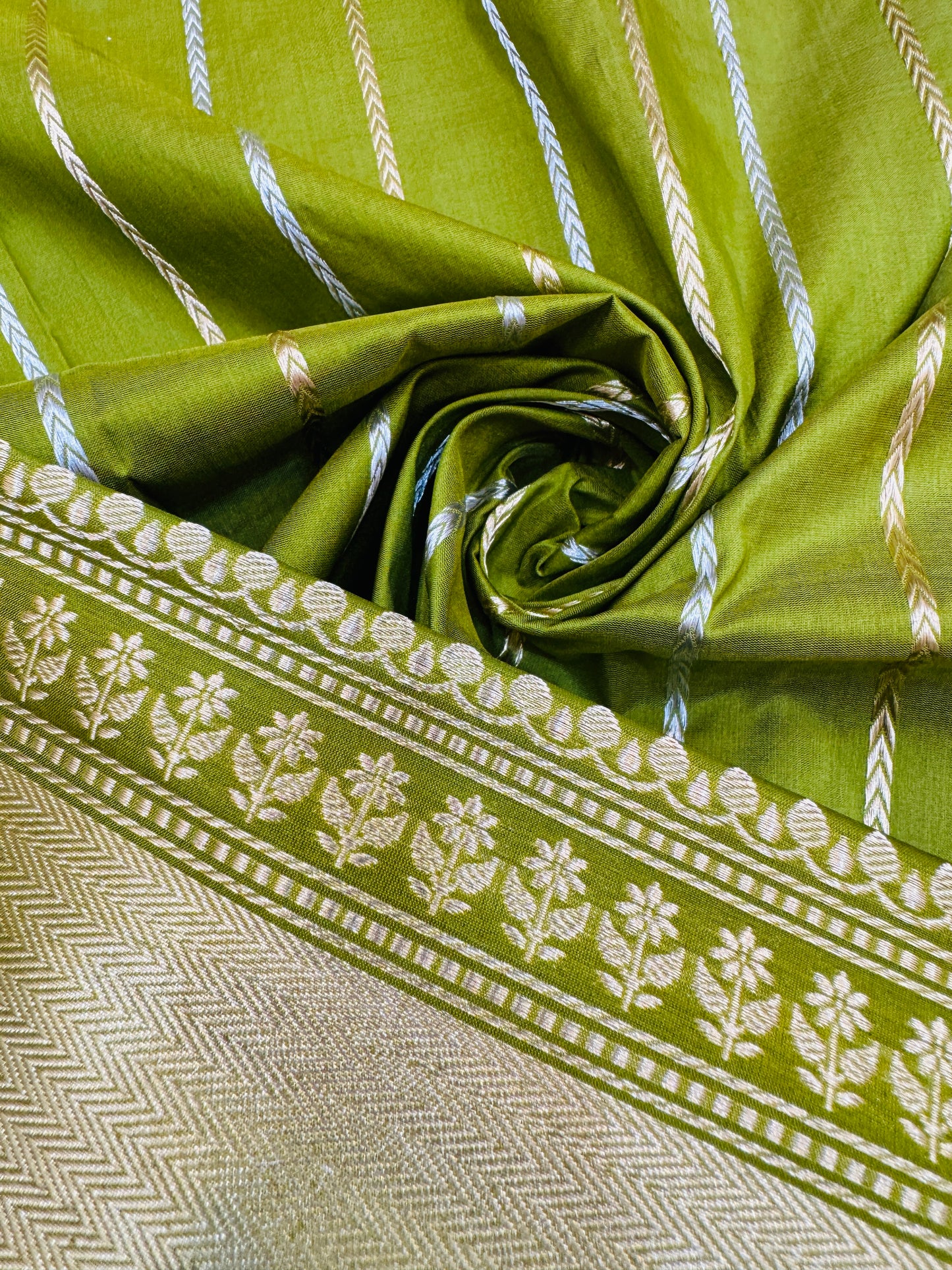 Pure Banarasi Katan Silk Mina Buti Skirt Border Saree