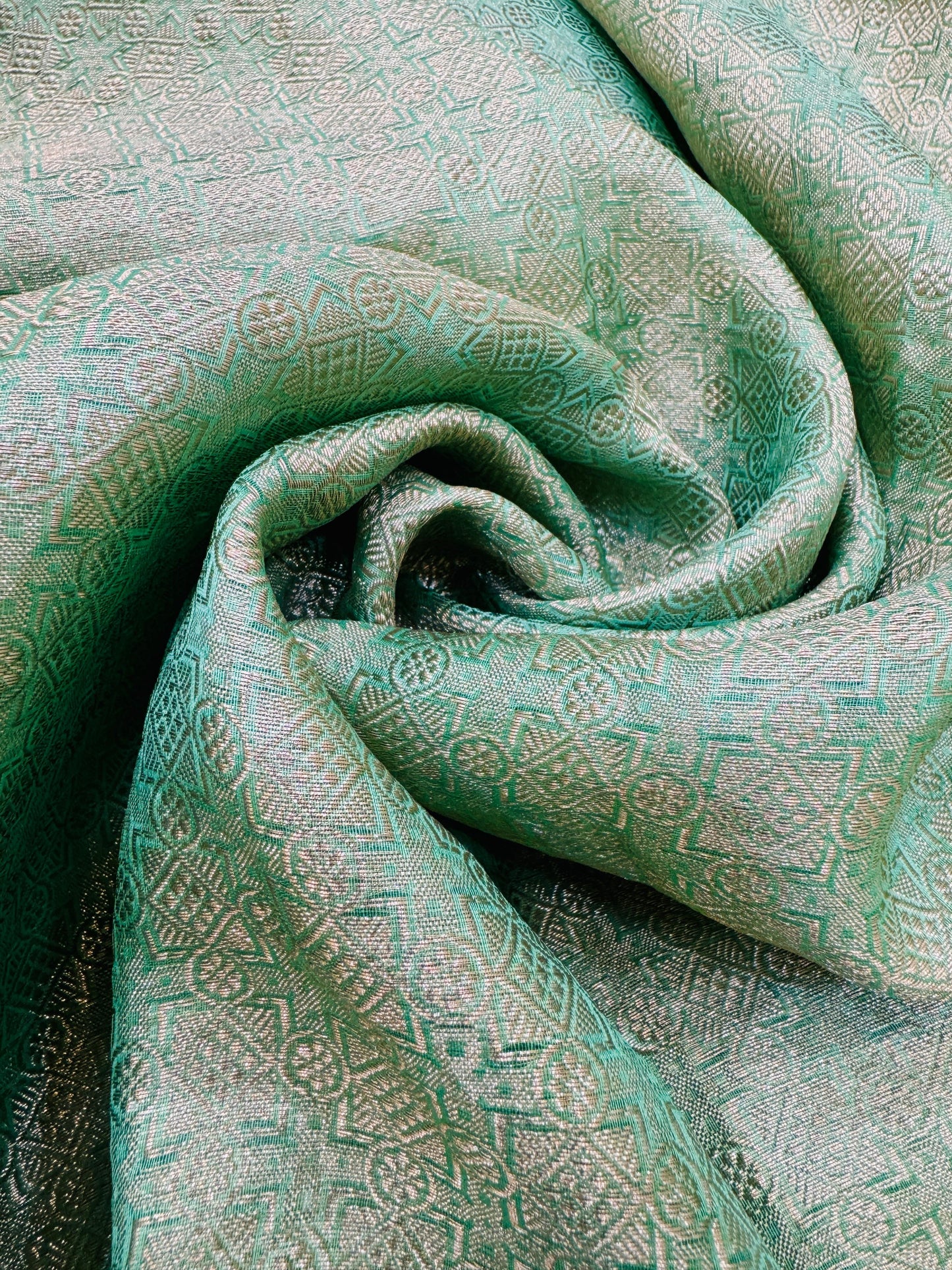 Pure Banarasi Kora Silk Embroidery Handbrush Saree