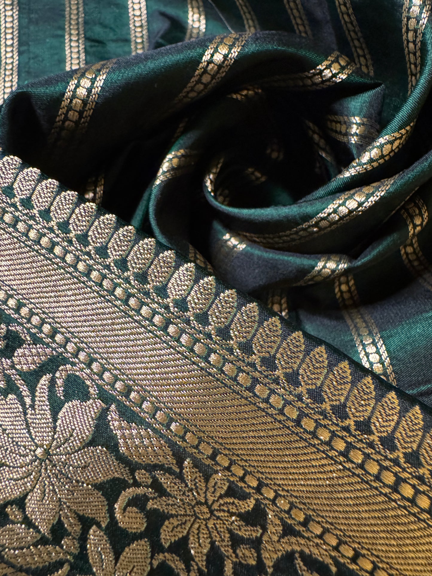 Pure Banarasi Katan Silk Mina Jaal Saree
