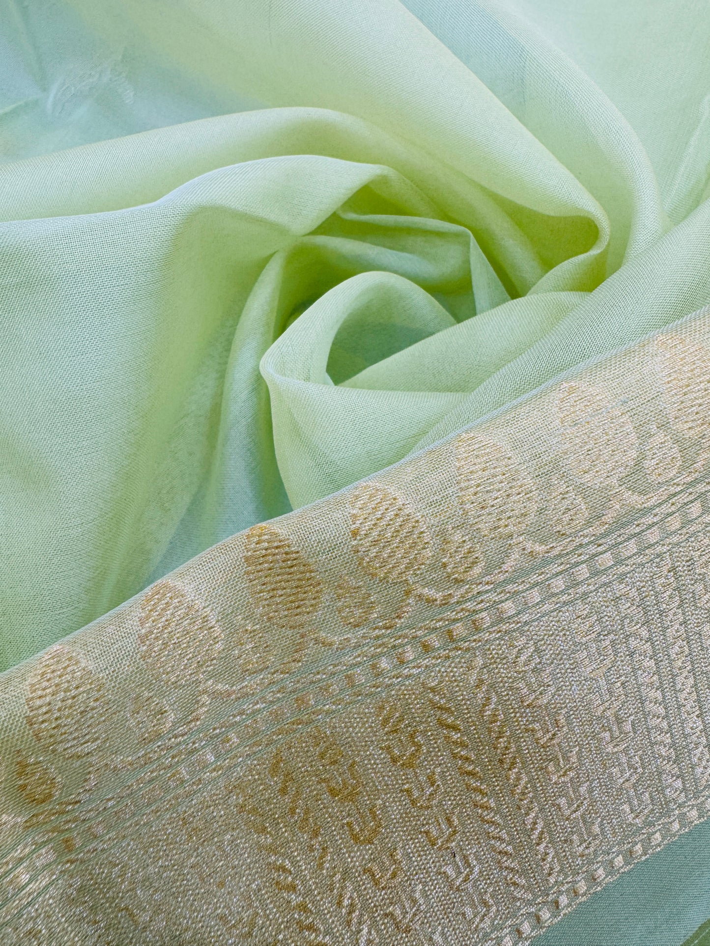 Pure Banarasi Kora Silk Kadhwa Buti Jaal Saree