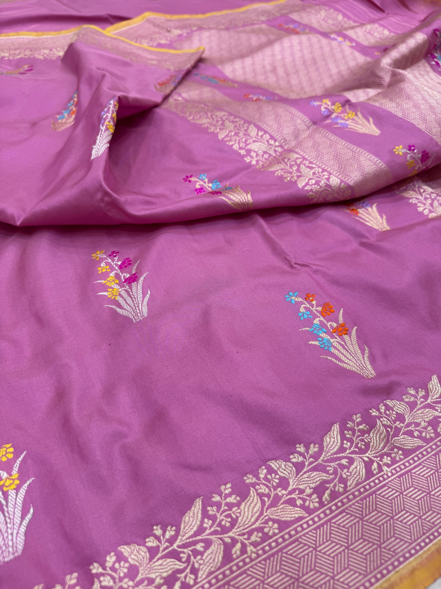 Pure Banarasi Katan Silk kadhwa Buta Saree