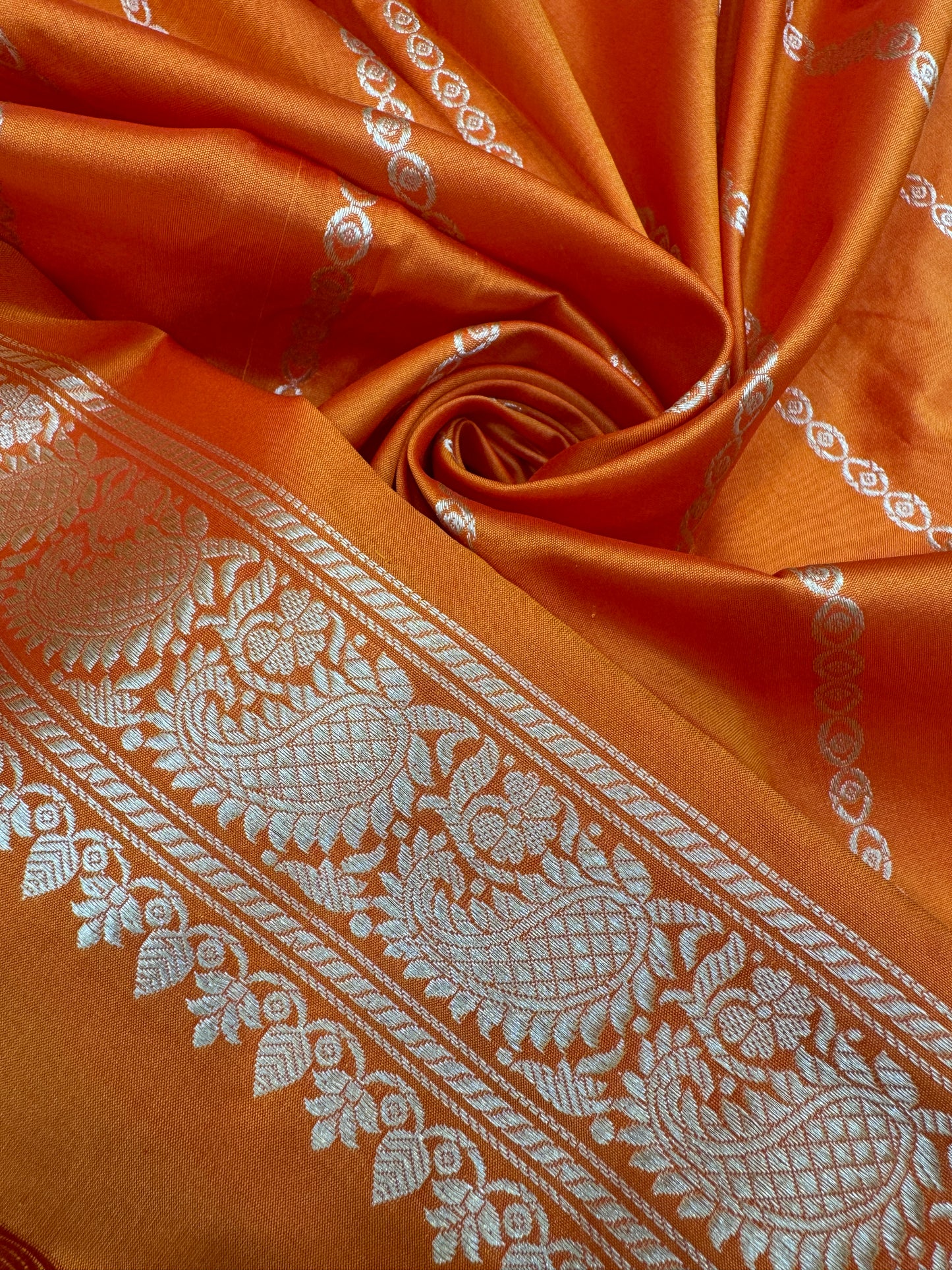Pure Banarasi Katan Silk kadhwa Buta Saree