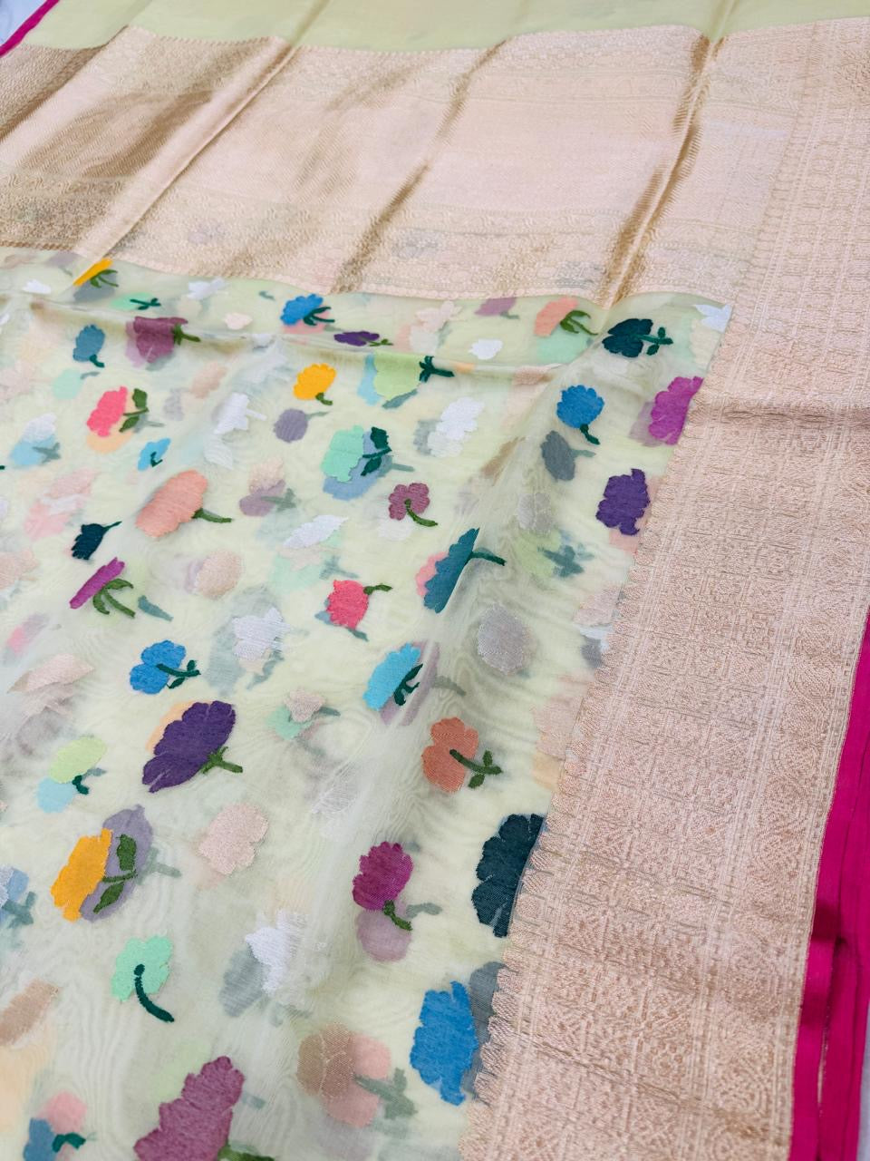 Kora kadhuwa Multi mina Buta Jaal Saree