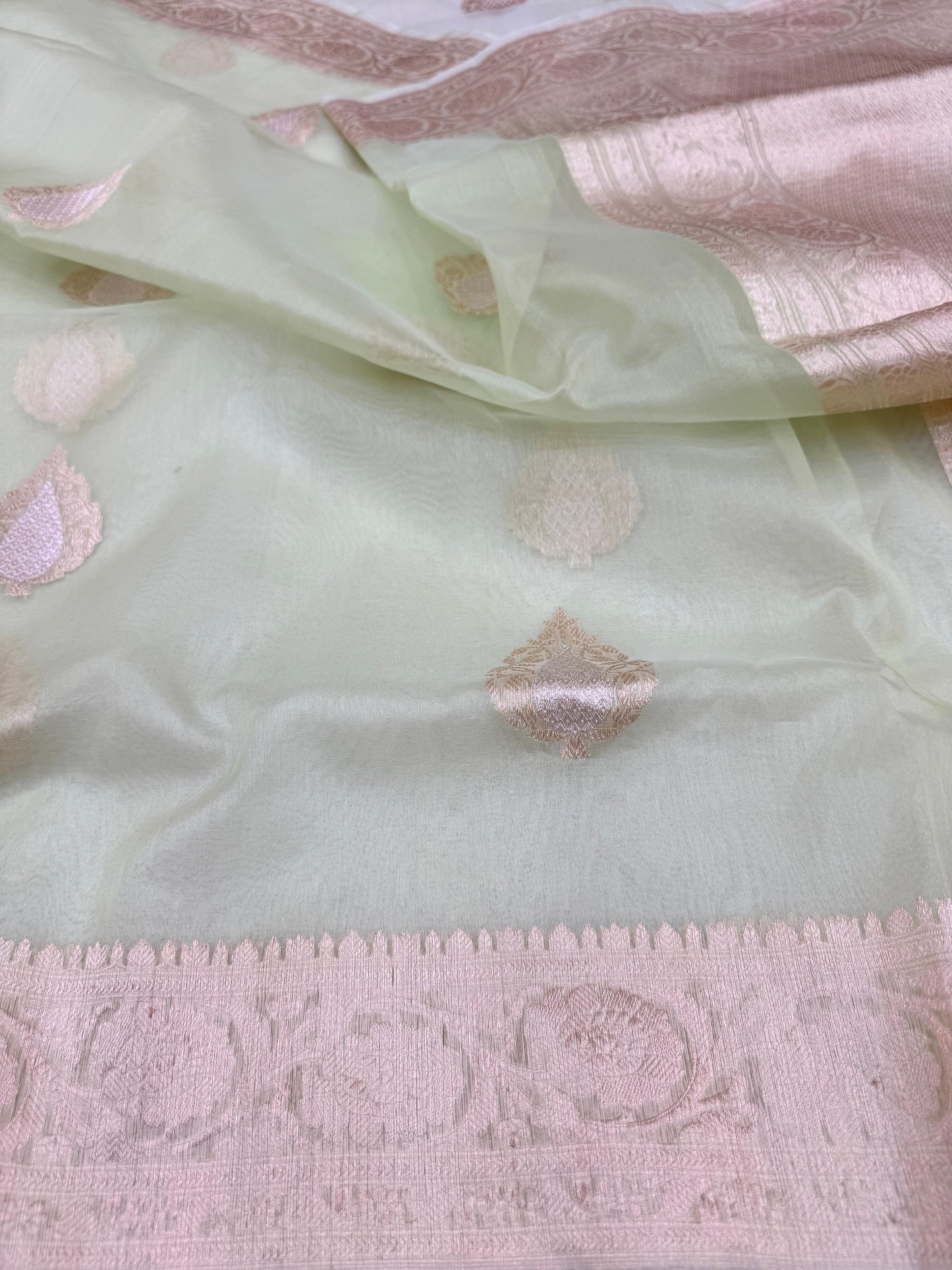 Pure Banarasi Kora Silk Kadhwa Buta Saree