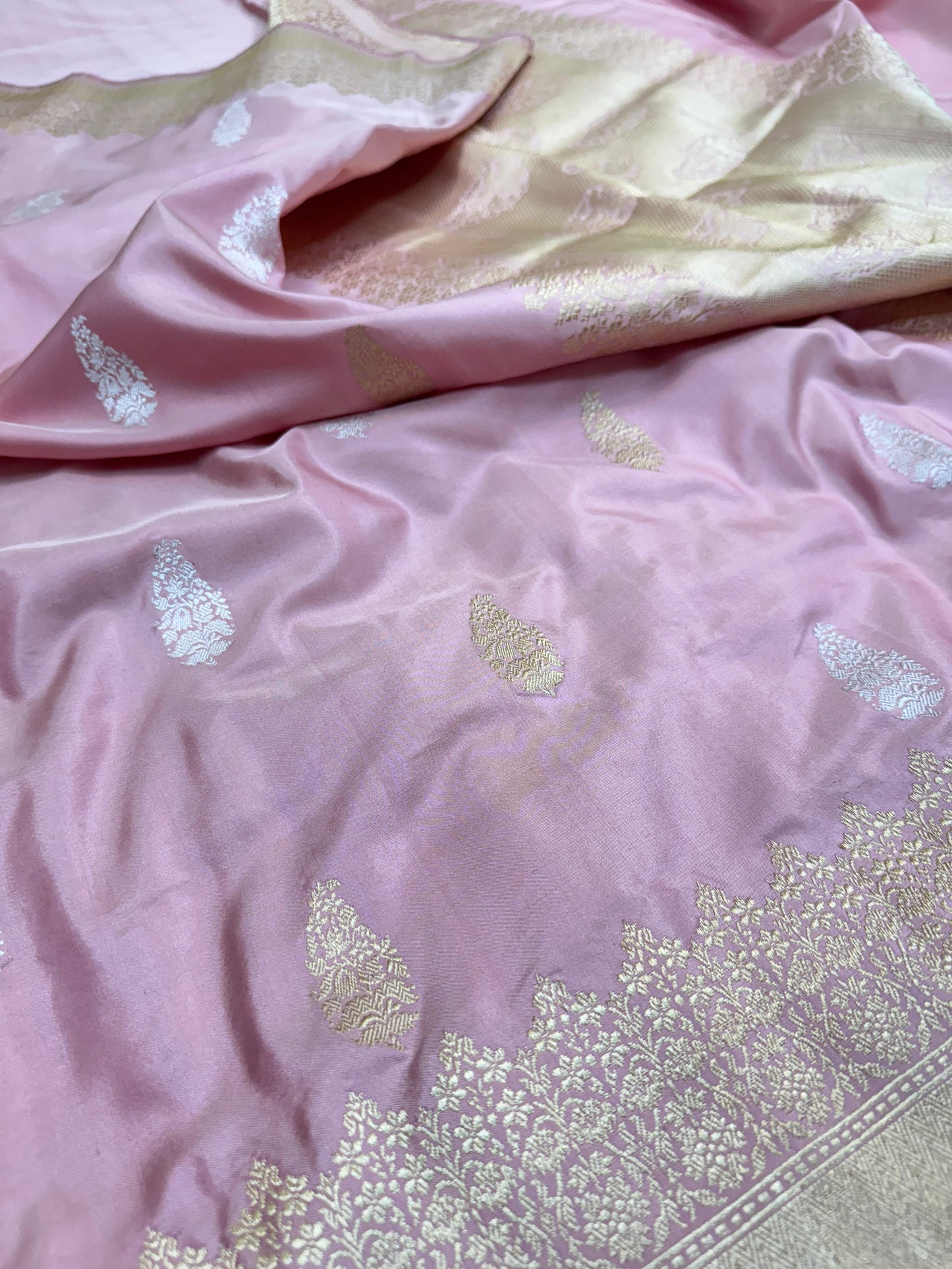 Pure Banarasi Katan Silk kadhwa Buta Saree