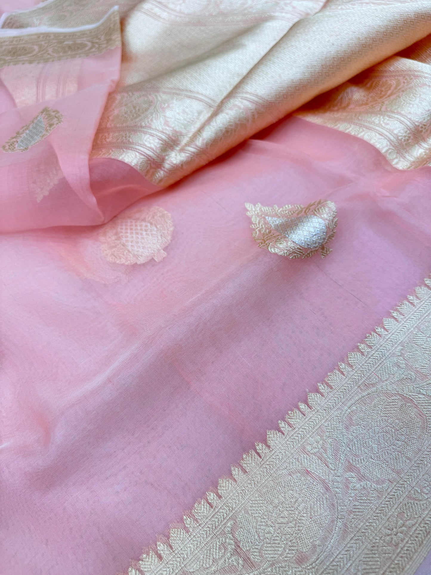 Pure Banarasi Kora Silk Kadhwa Buta Saree
