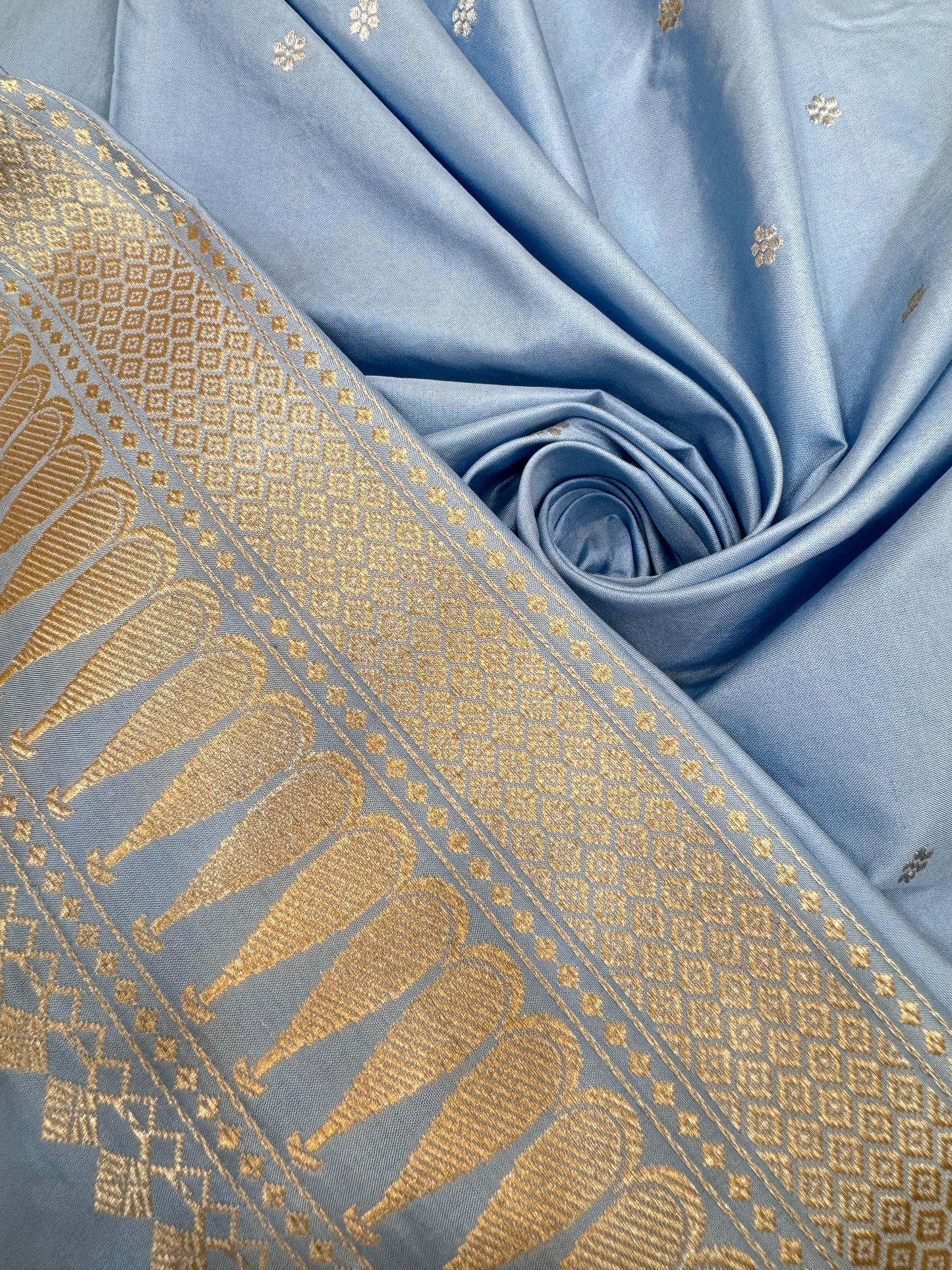 Pure Banarasi Katan Silk kadhwa Buta Saree