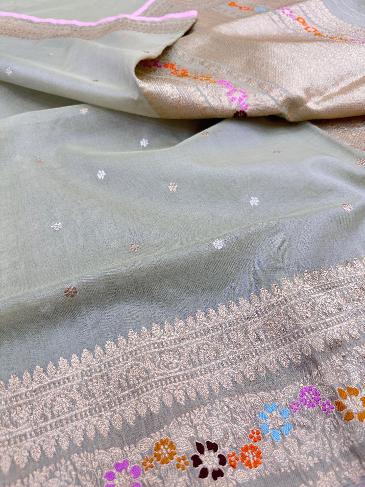 Pure Banarasi Kora Silk Kadhwa Buta Saree