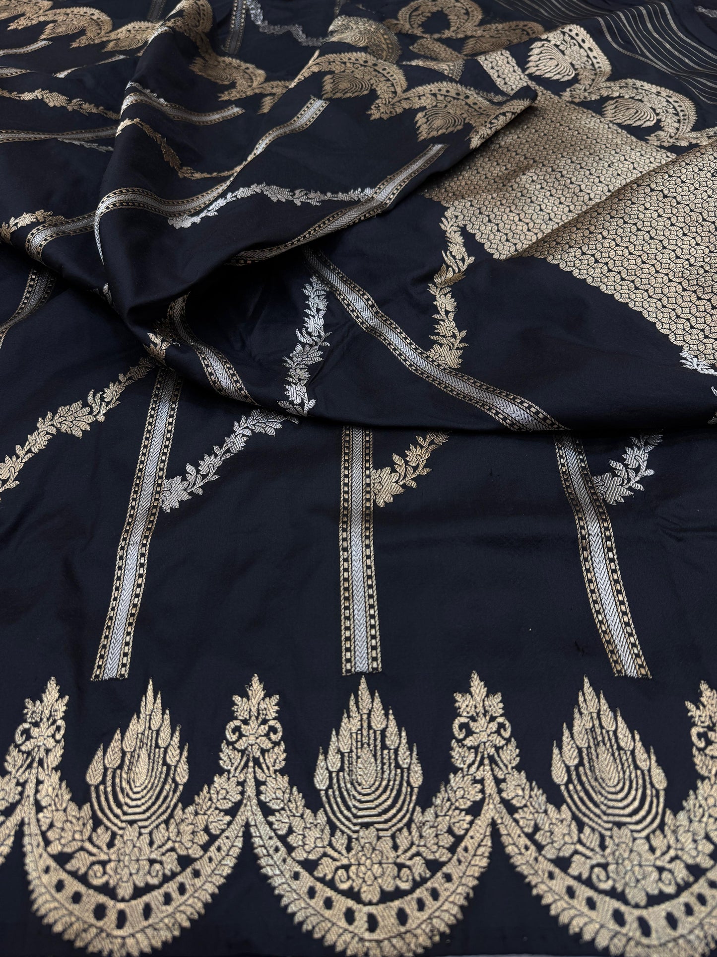 Pure Banarasi Katan Silk Kadhwa Cross Saree