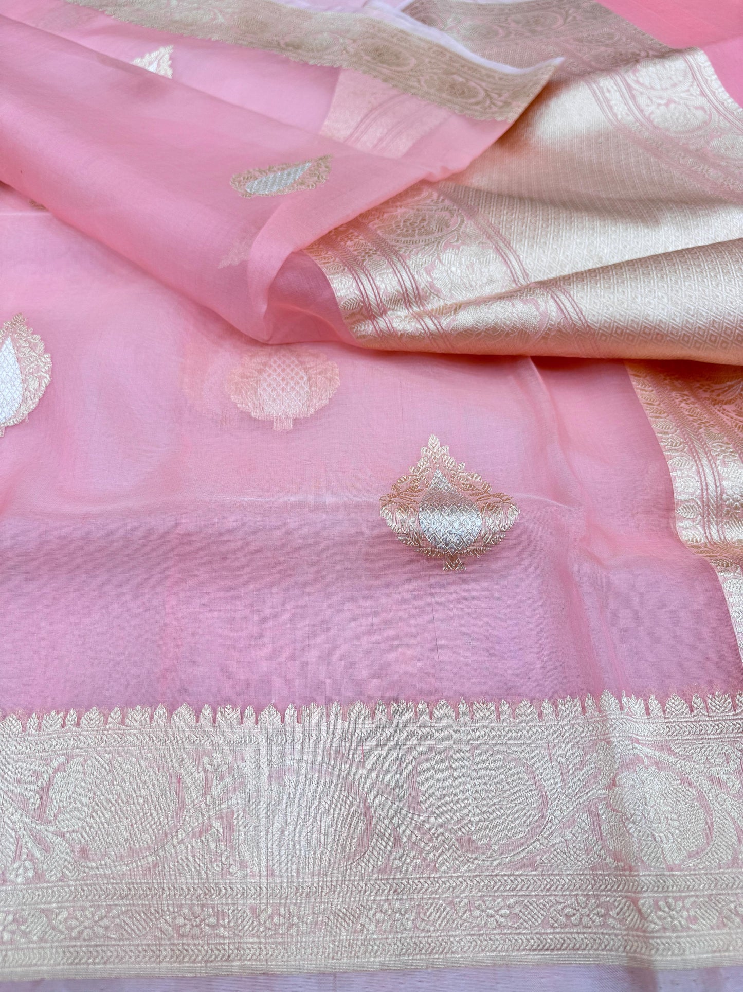 Pure Banarasi Kora Silk Kadhwa Buta Saree