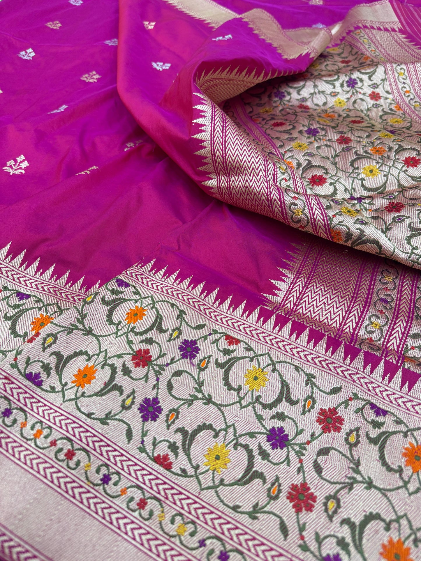 Pure Banarasi Katan Silk Kadiyal Border Saree