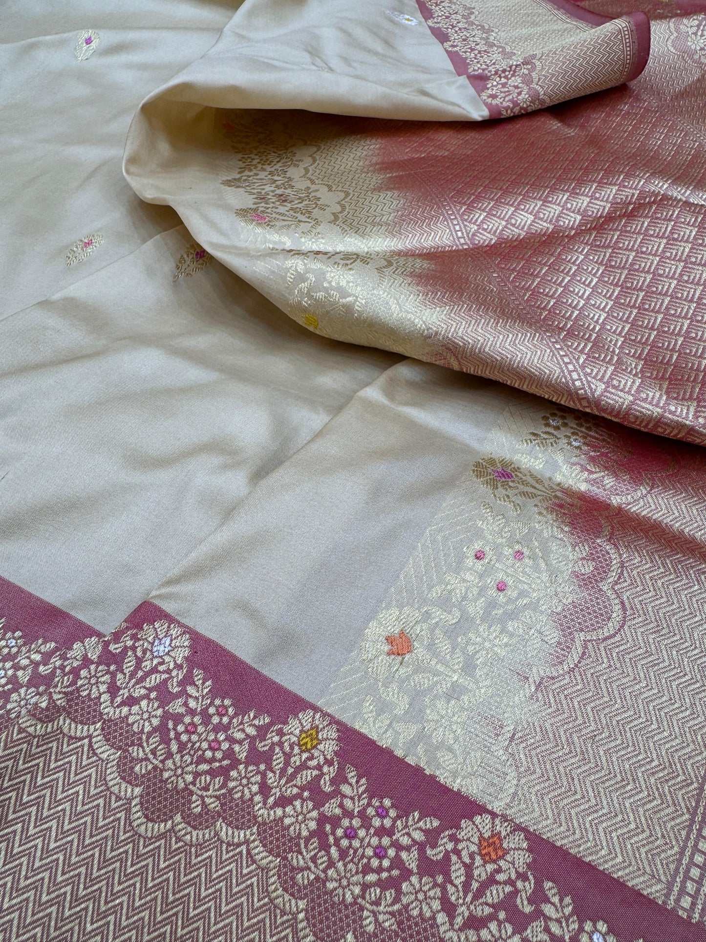 Pure Banarasi Katan Silk kadhwa Buta Saree