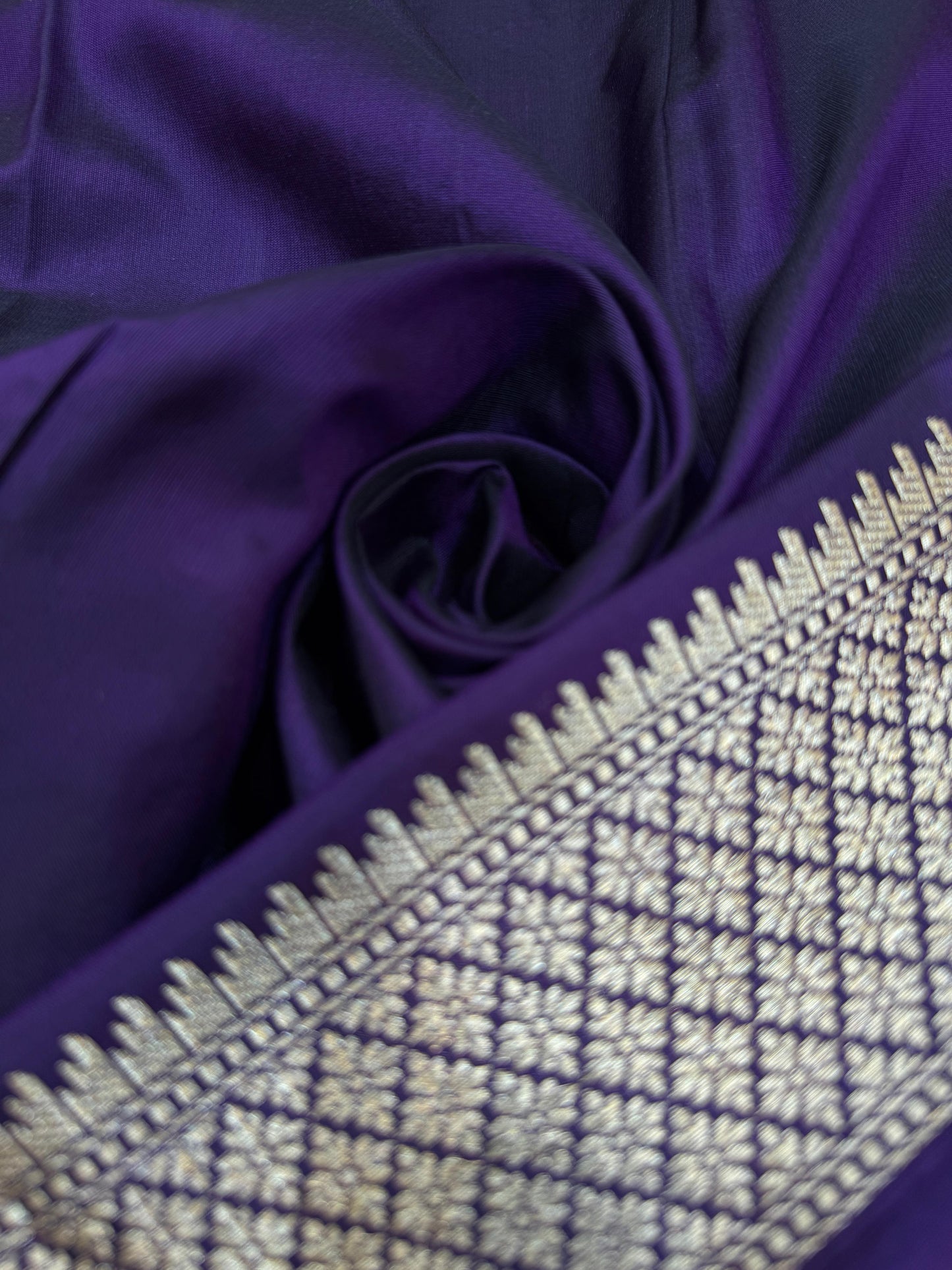 Pure Banarasi Katan Silk Kadiyal Border Saree