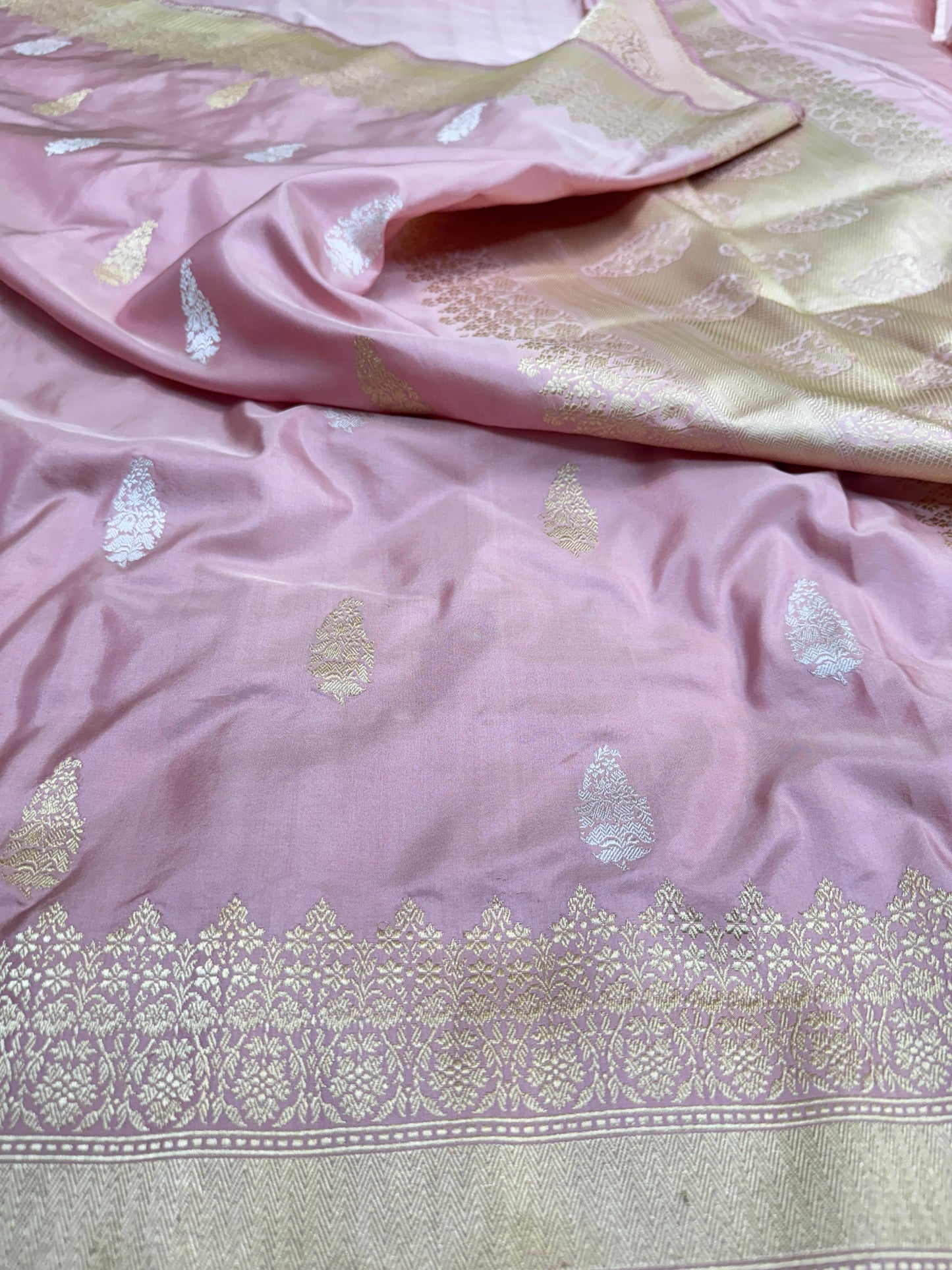 Pure Banarasi Katan Silk kadhwa Buta Saree