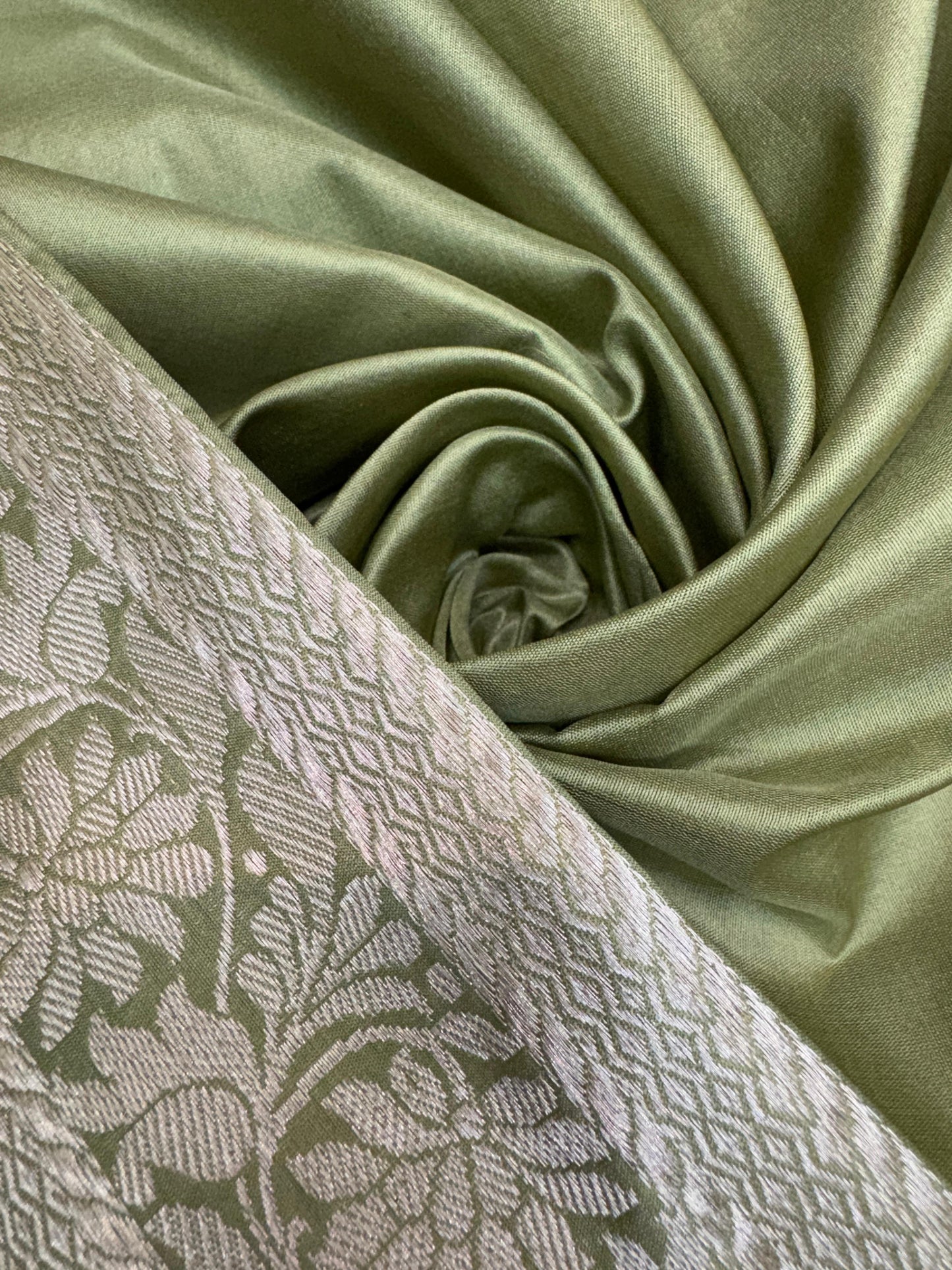 Pure Banarasi Katan Silk kadhwa Buta Saree