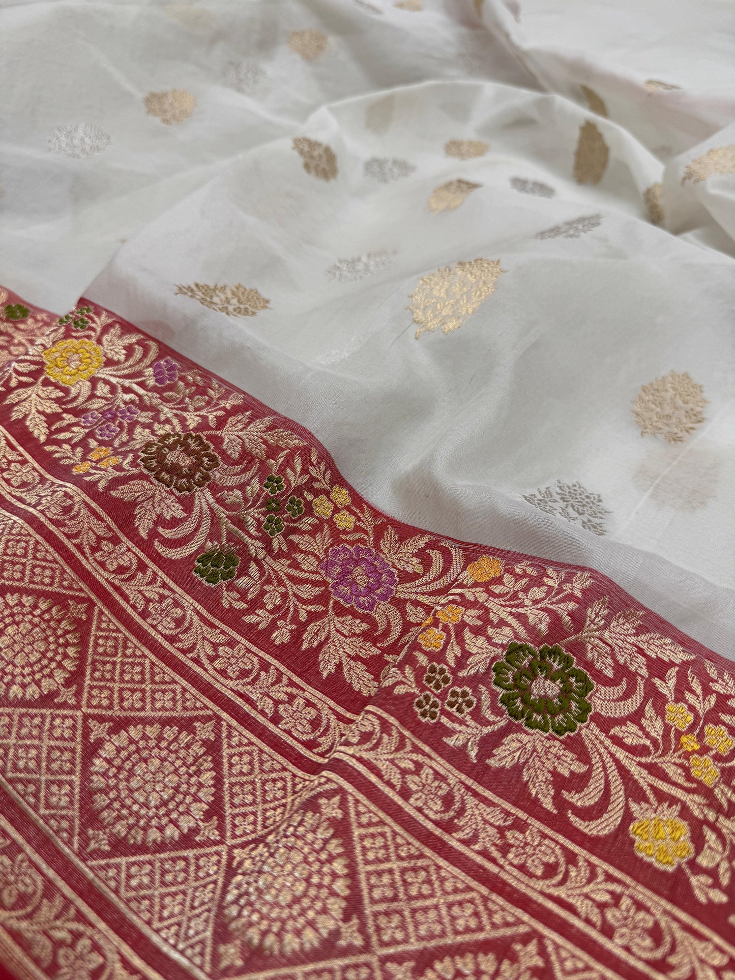 Pure Banarasi Kora Silk Kadhwa Buta Saree
