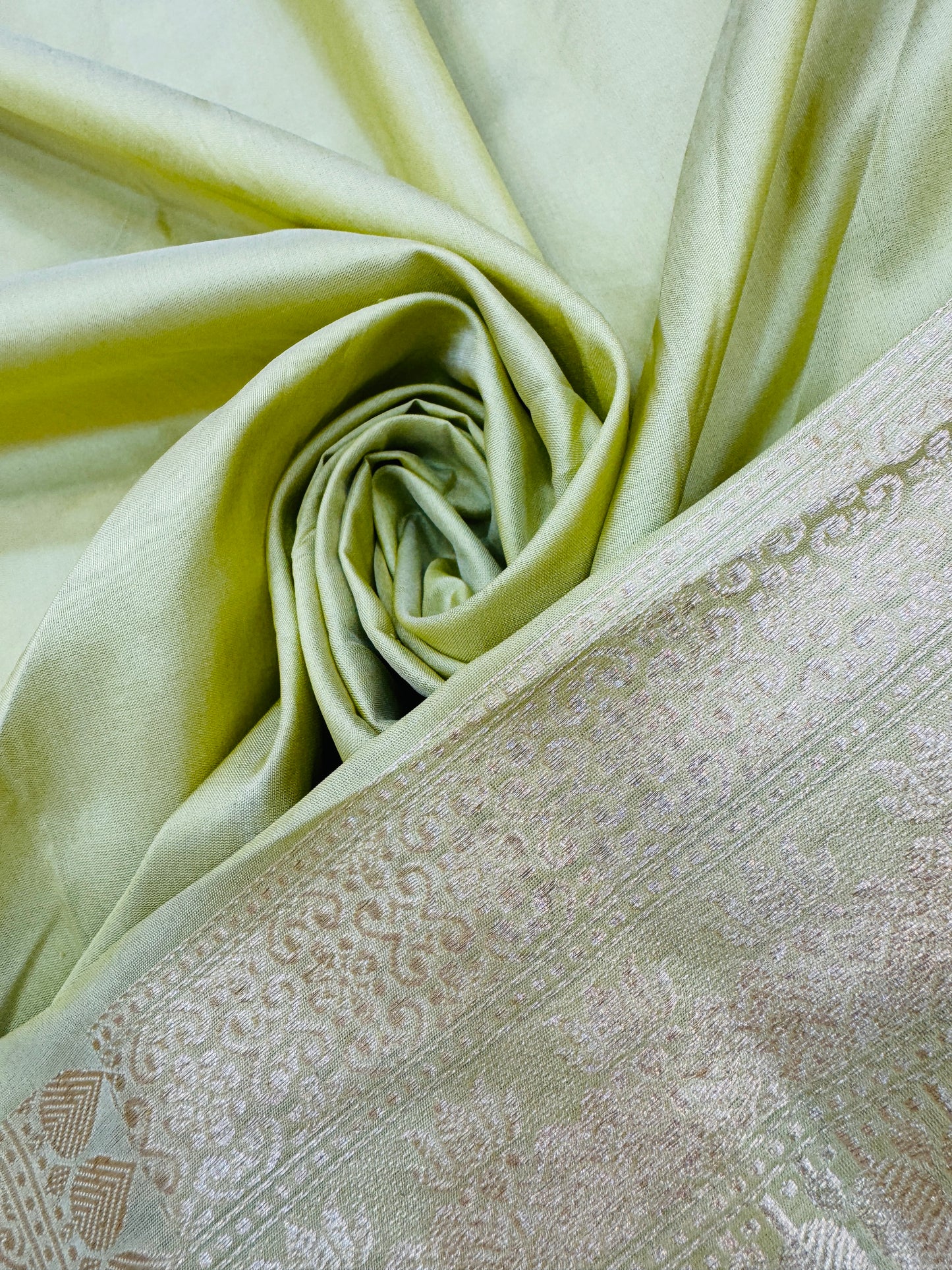 Pure Banarasi Katan Silk Kadhwa Mina Jaal Saree