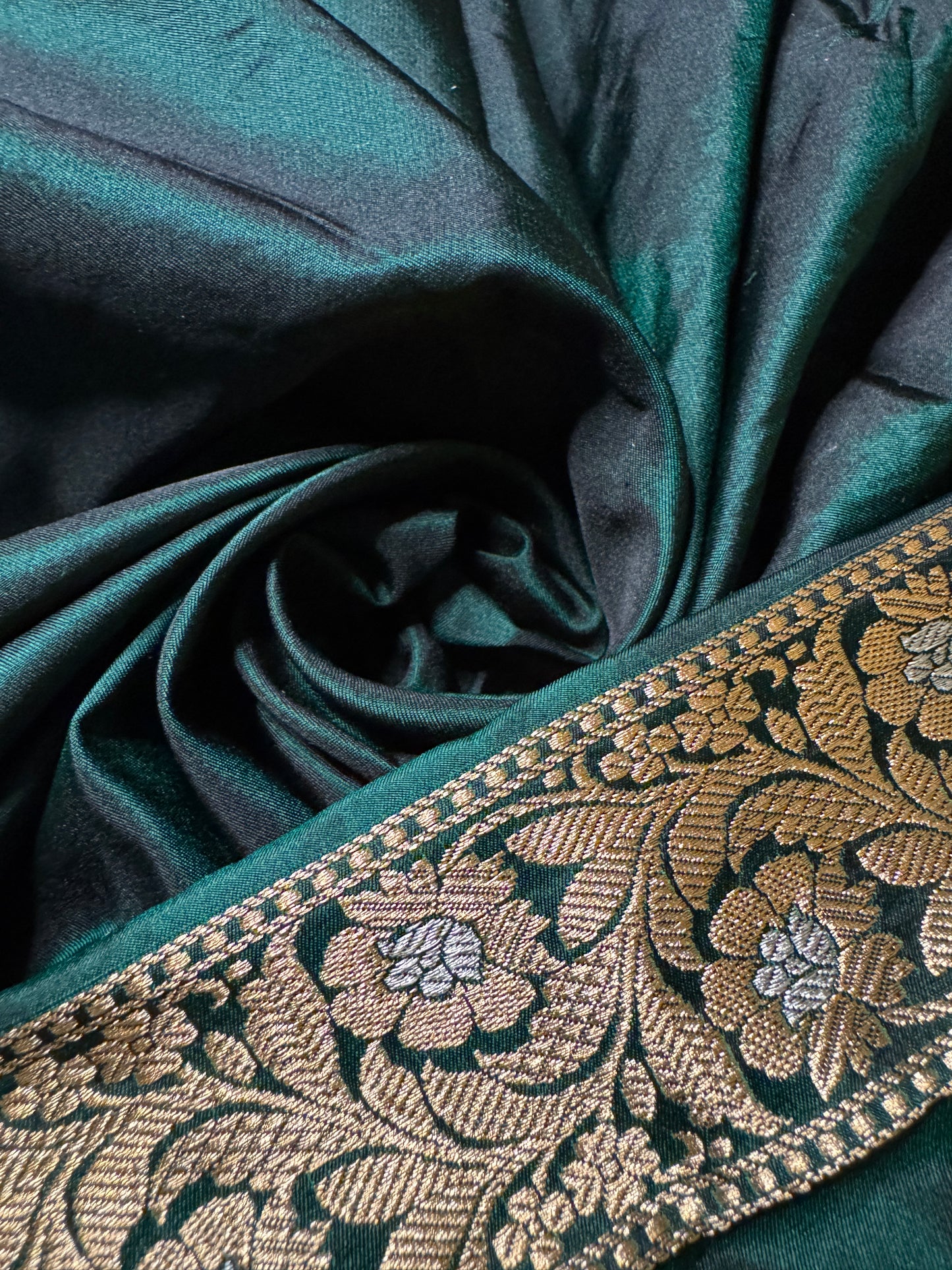 Pure Banarasi Katan Silk Mina Jaal Saree