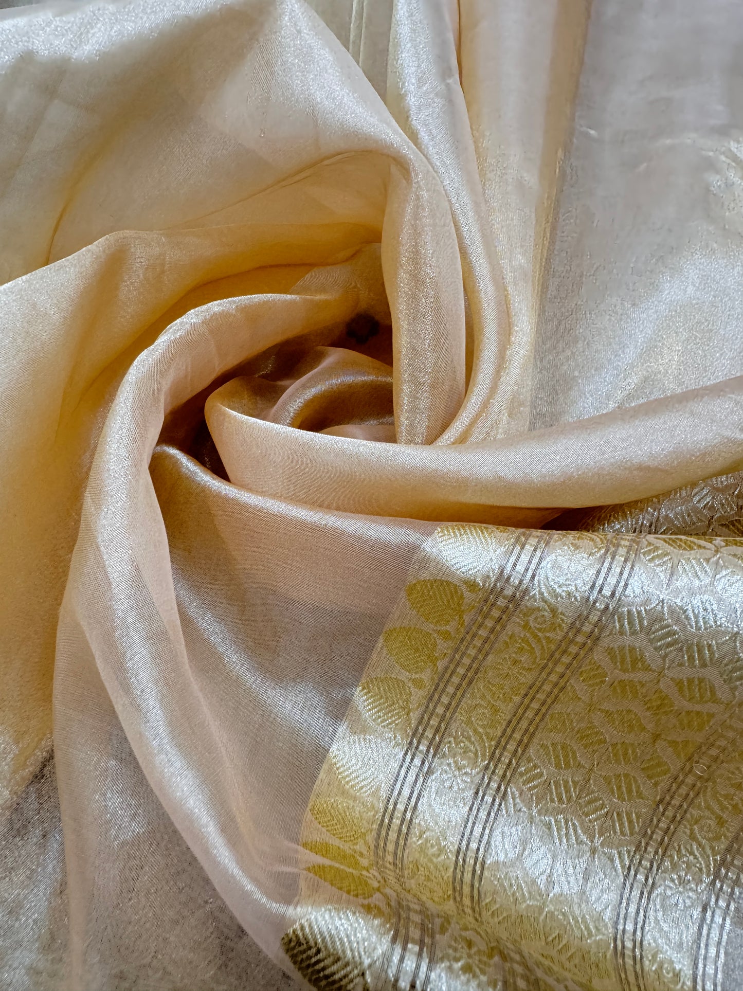 Pure Banarasi Kora Tissue Silk Kadhwa Buta Saree