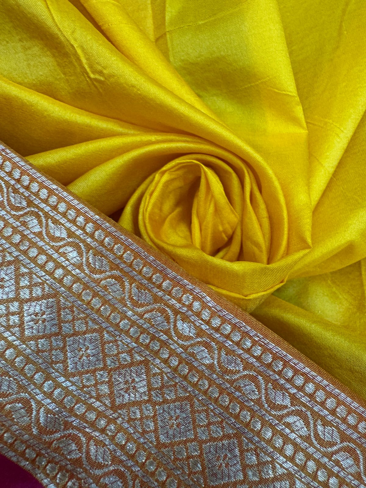 Pure Banarasi Katan Silk Tanchoi Jaal Saree