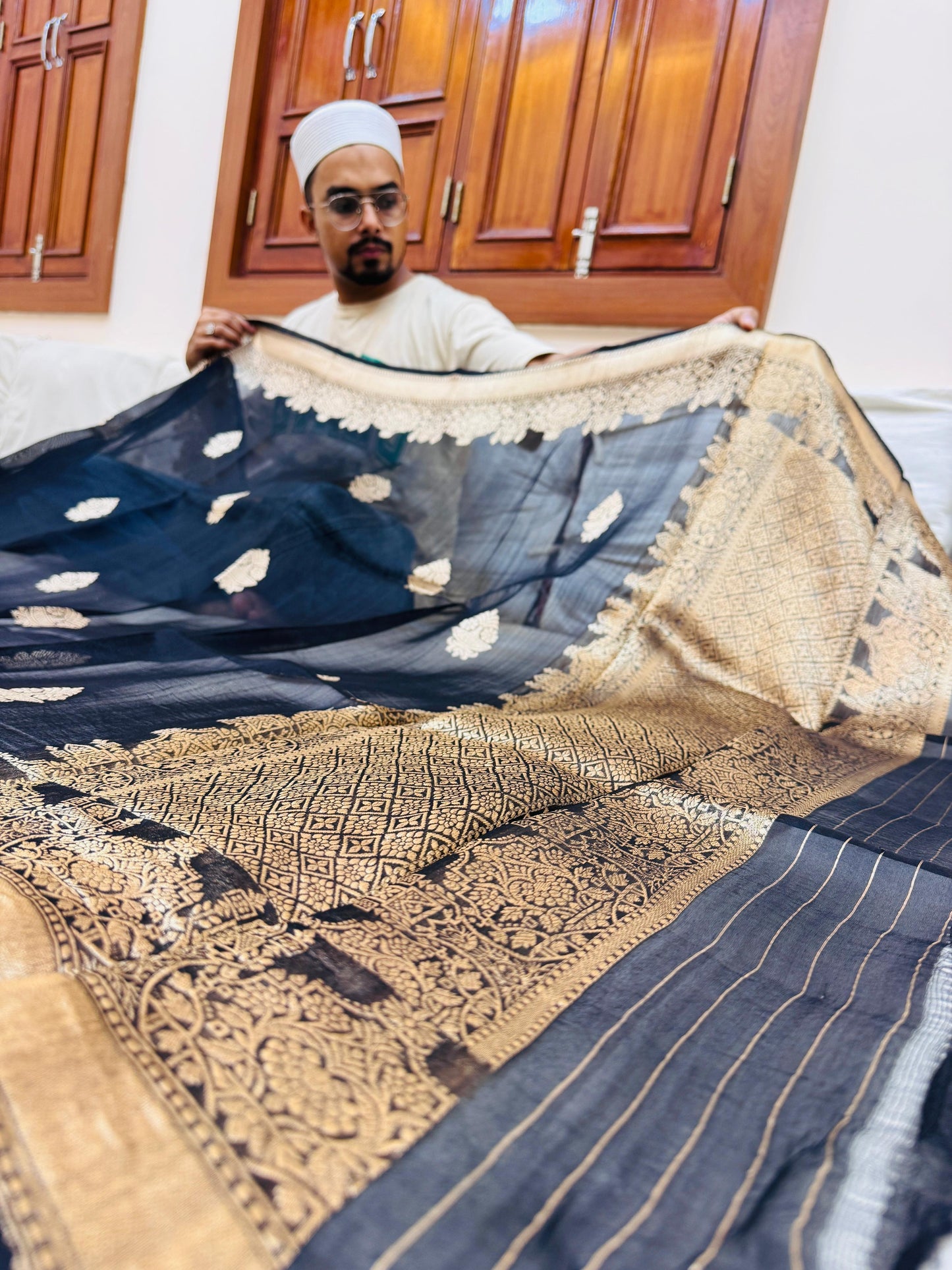 Pure Banarasi Organza Silk Kadhwa Buta Saree