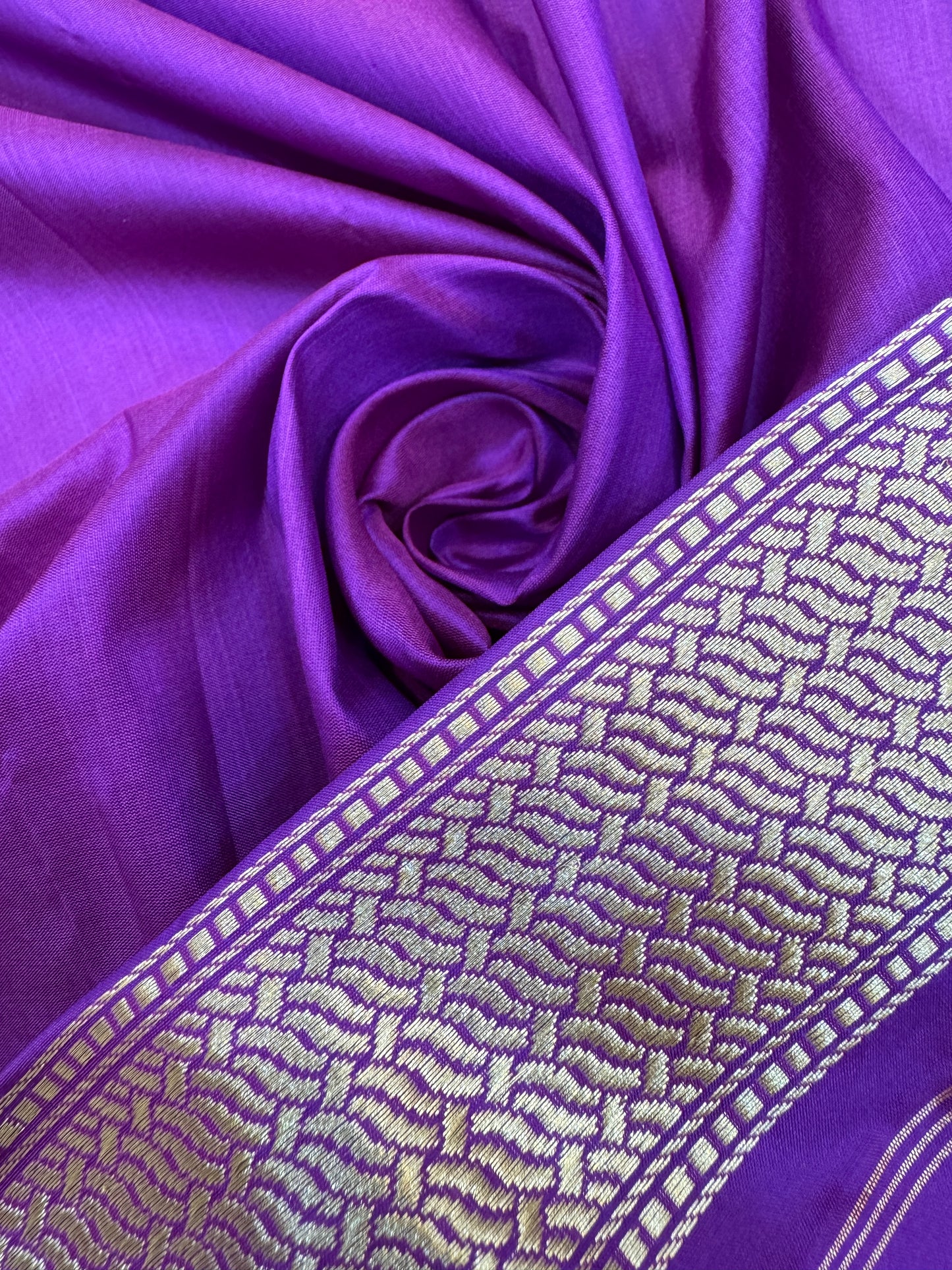 Pure Banarasi Katan Silk Mehrab Stripe Saree