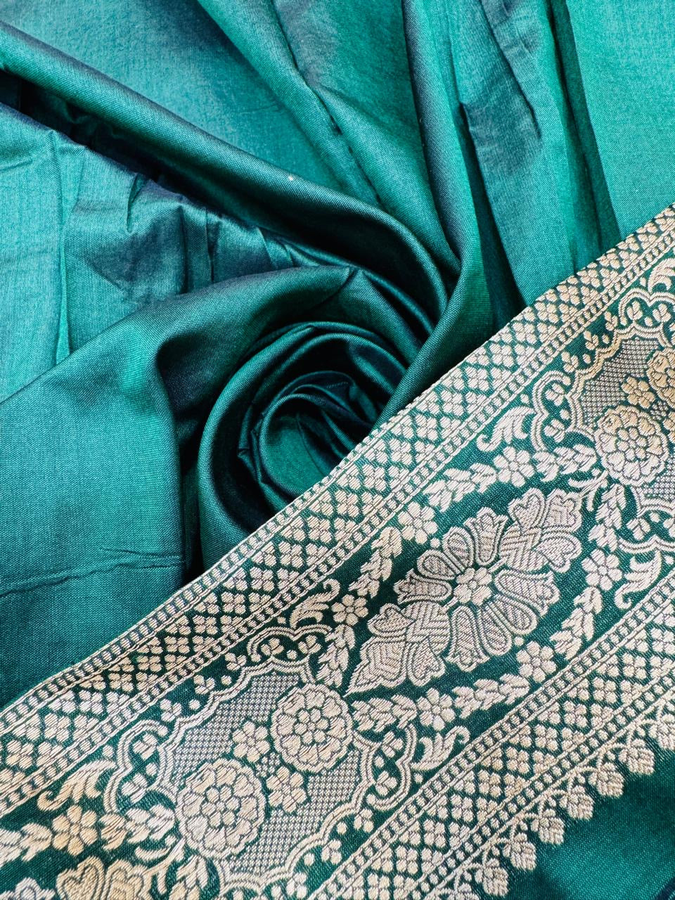 Pure Banarasi Katan Silk Mina Jaal Saree