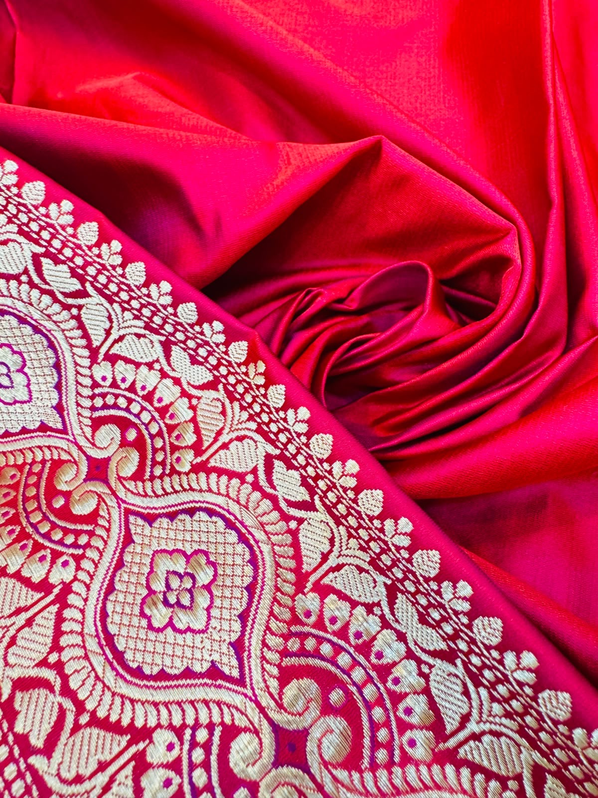 Satin Tanchoi Buti Saree