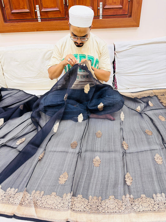 Pure Banarasi Organza Silk Kadhwa Buta Saree