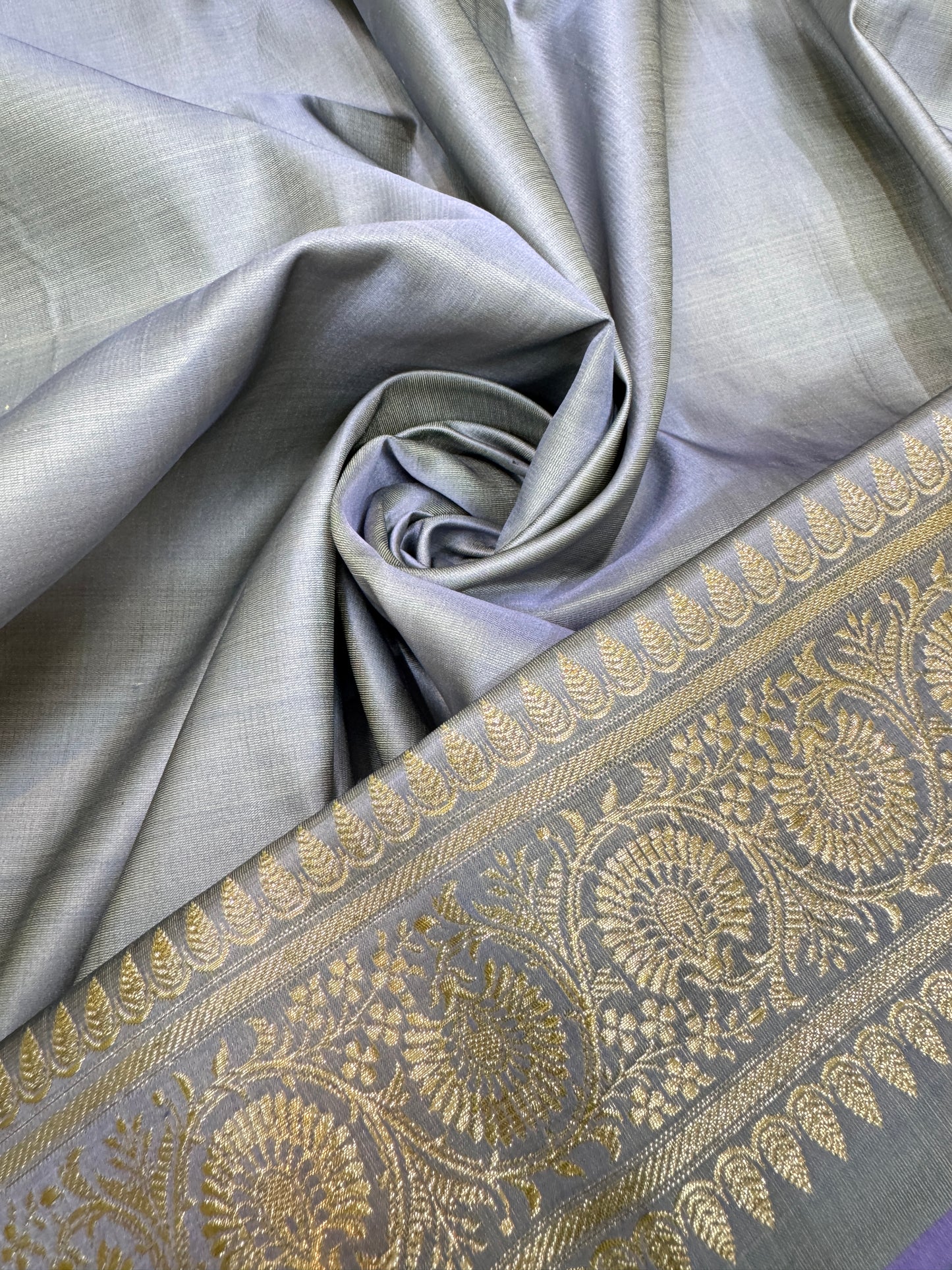 Pure Banarasi Katan Silk Chunri Buti Saree