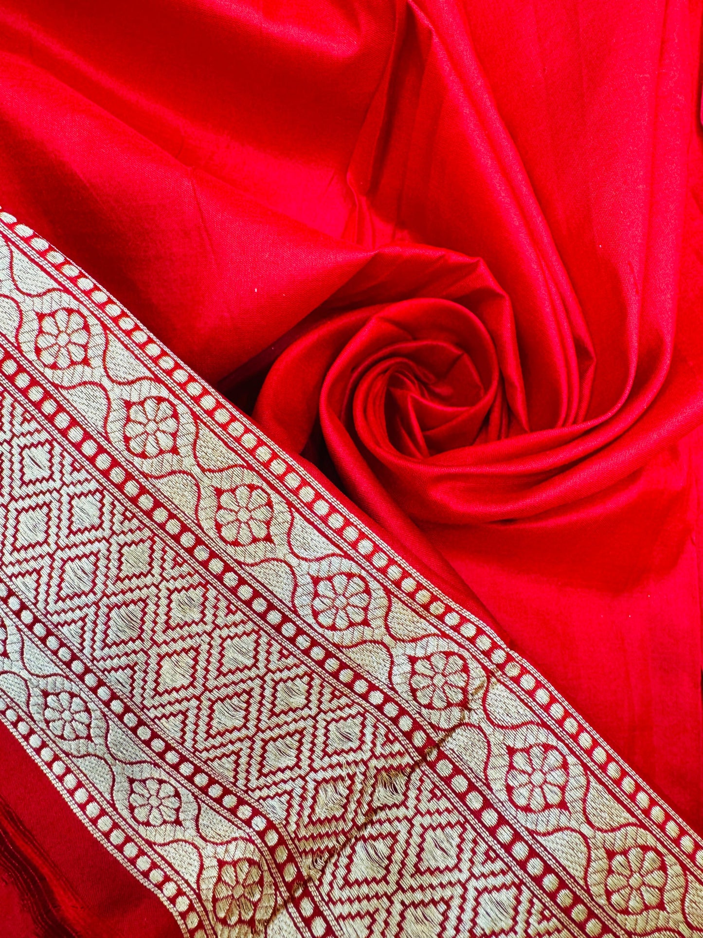 Pure Banarasi Katan Silk Mina Jaal Saree