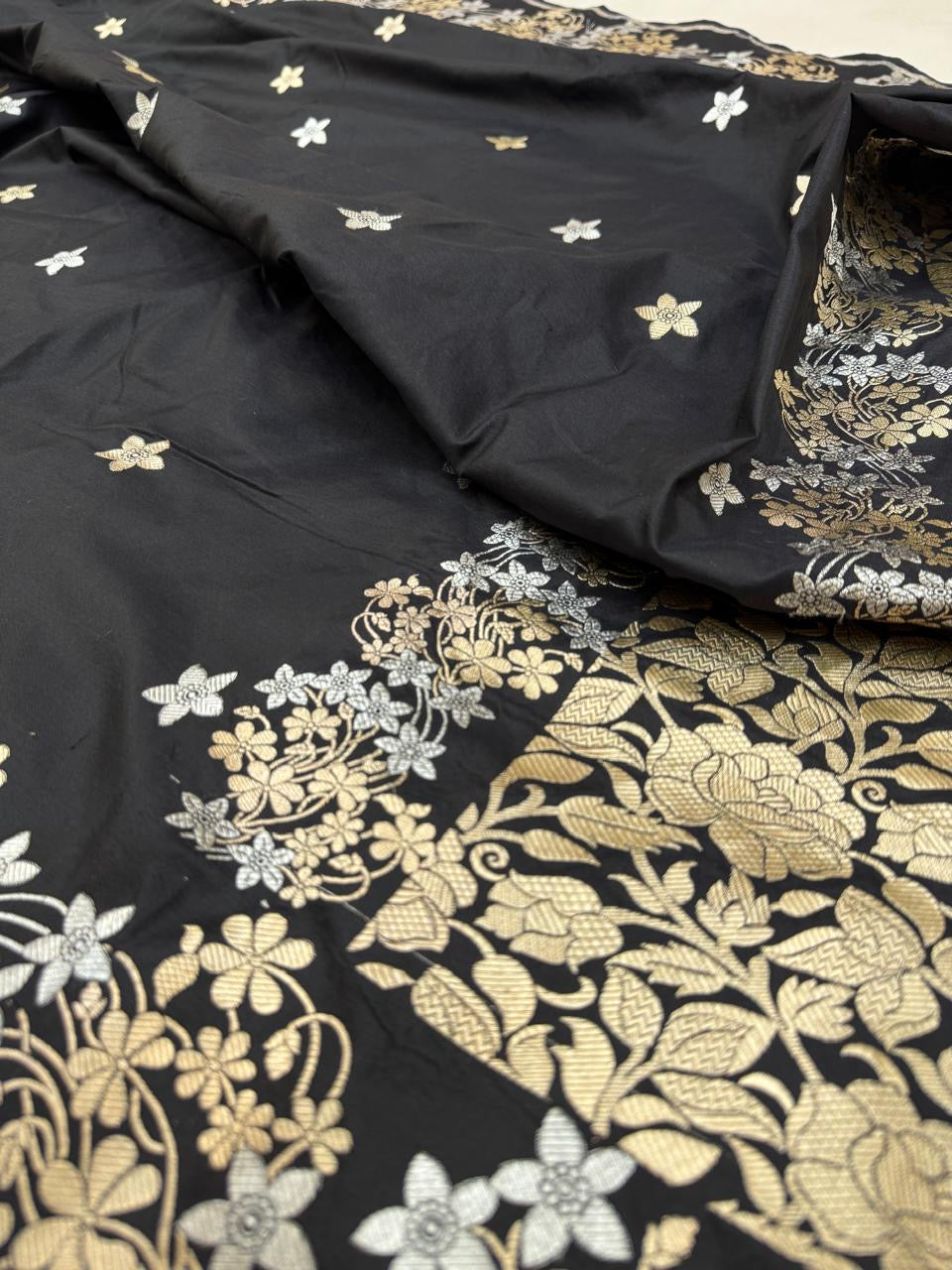 Pure Banarasi Katan Silk Sona Rupa Buti Saree