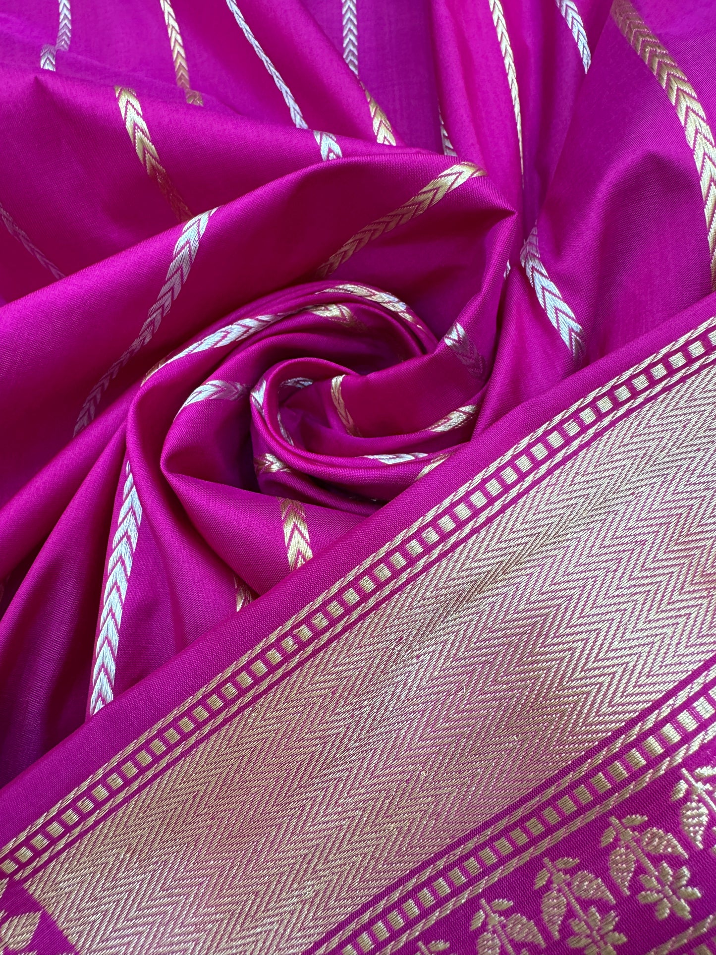 Pure Banarasi Katan Silk Mina Buti Skirt Border Saree