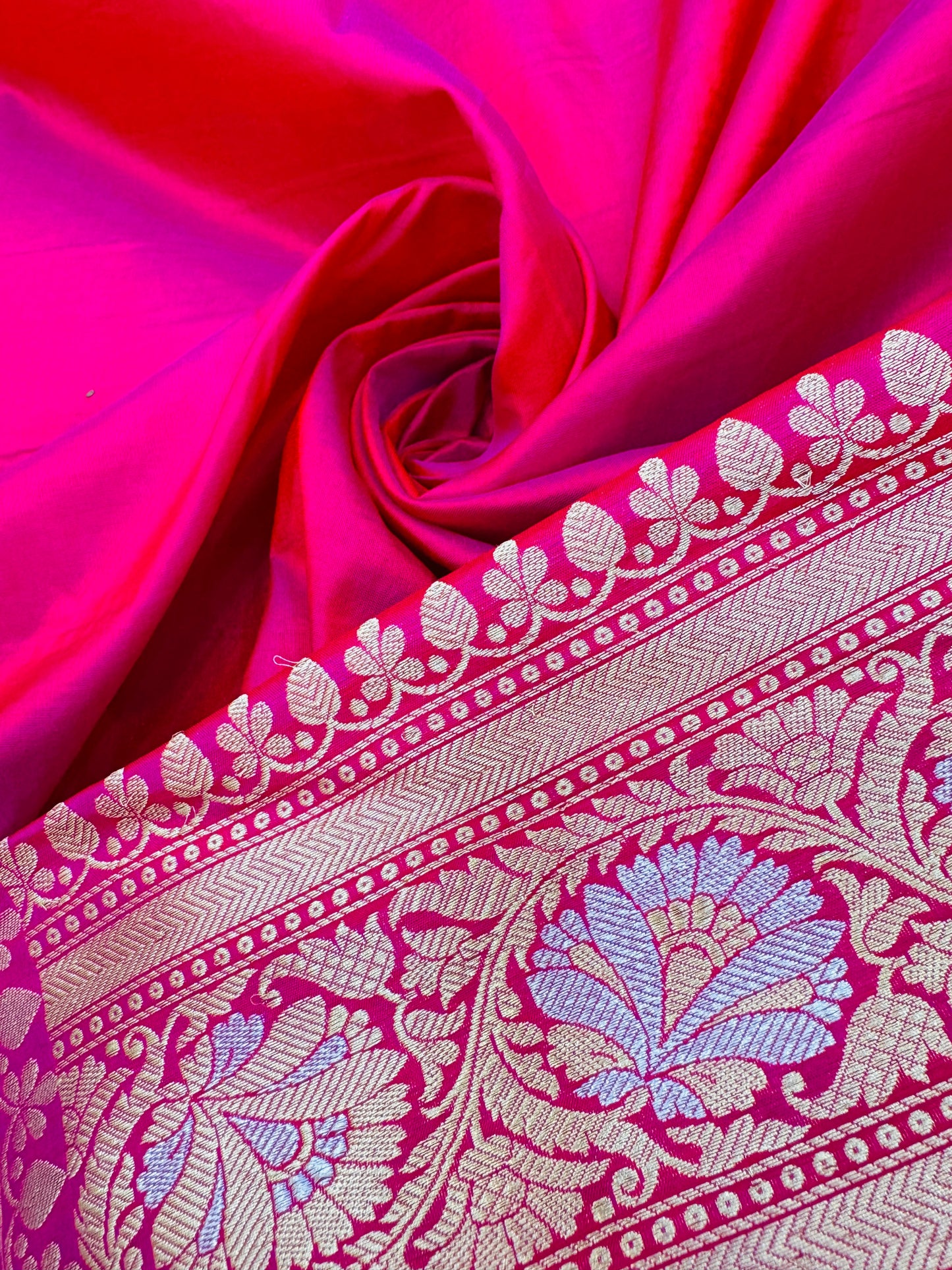 Pure Banarasi Katan Silk Mina Jaal Saree